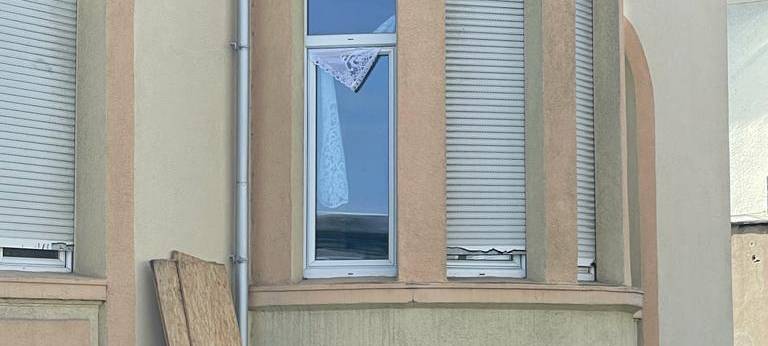 Mann in Oestrich erstochen: Zwei Täter auf der Flucht