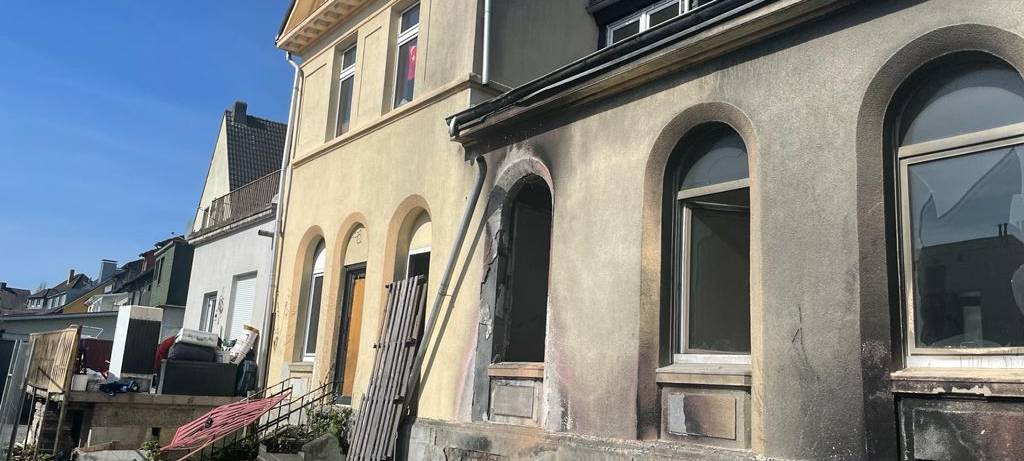 Mann in Oestrich erstochen: Zwei Täter auf der Flucht