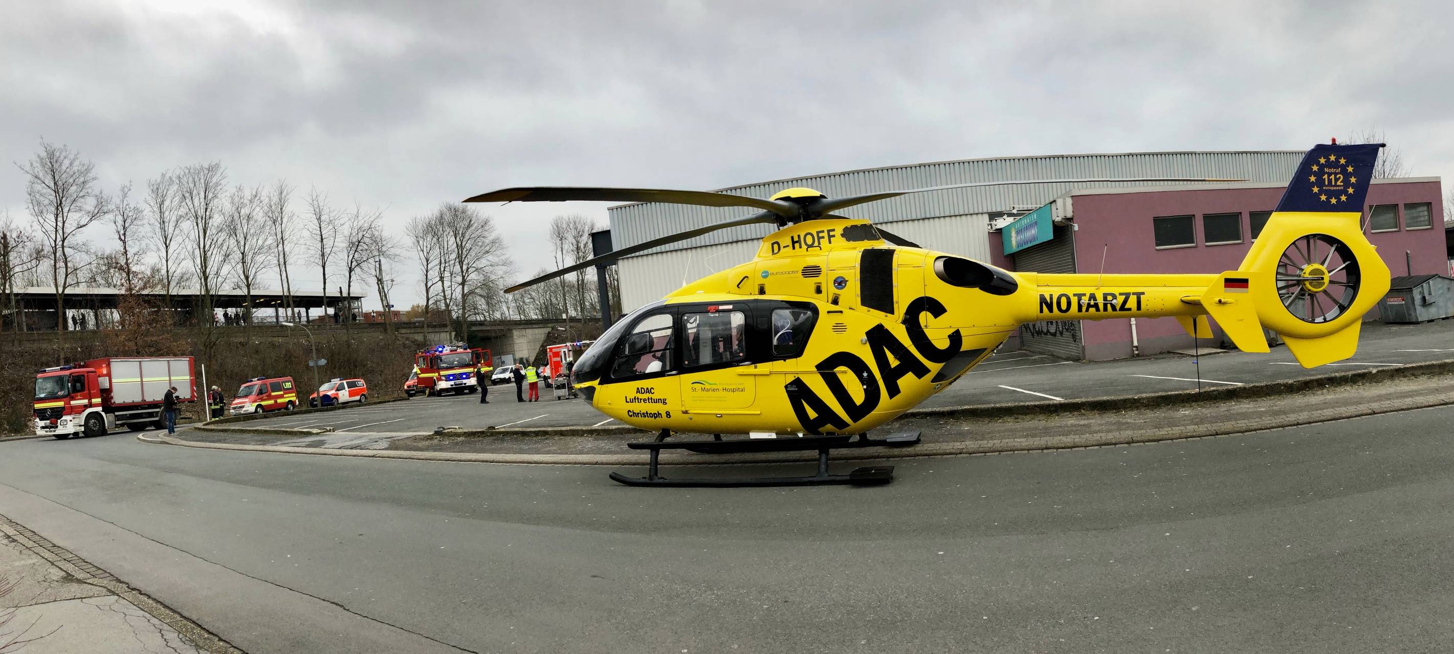 Rettungshubschrauber landet auf Hiltropwall in Dortmund