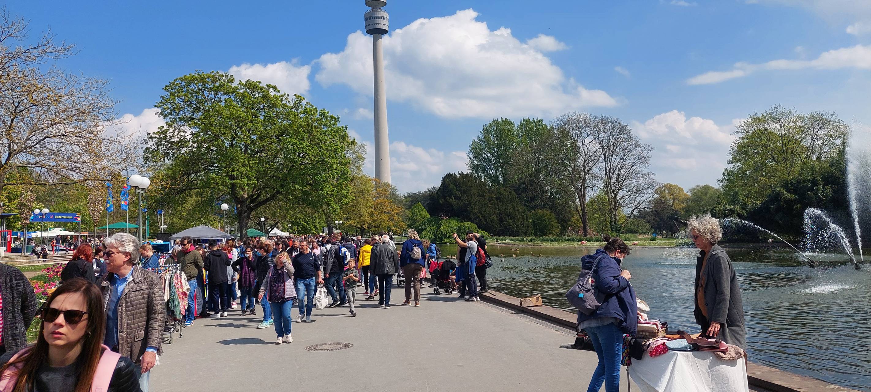 Viele Besucher beim Flohmarkt am Florian