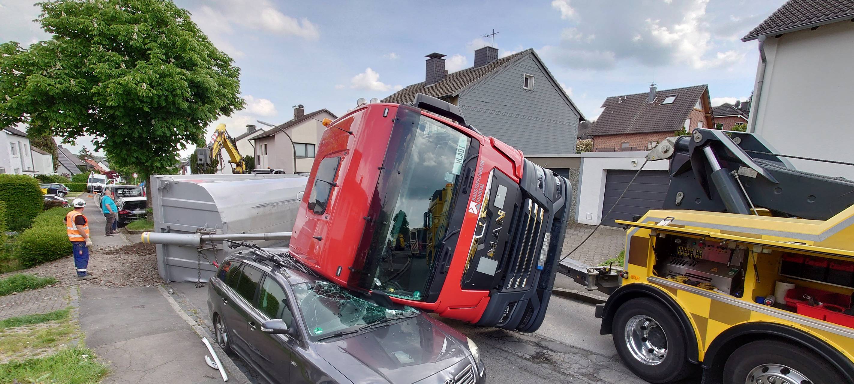 Dortmund-Loh: LKW umgekippt