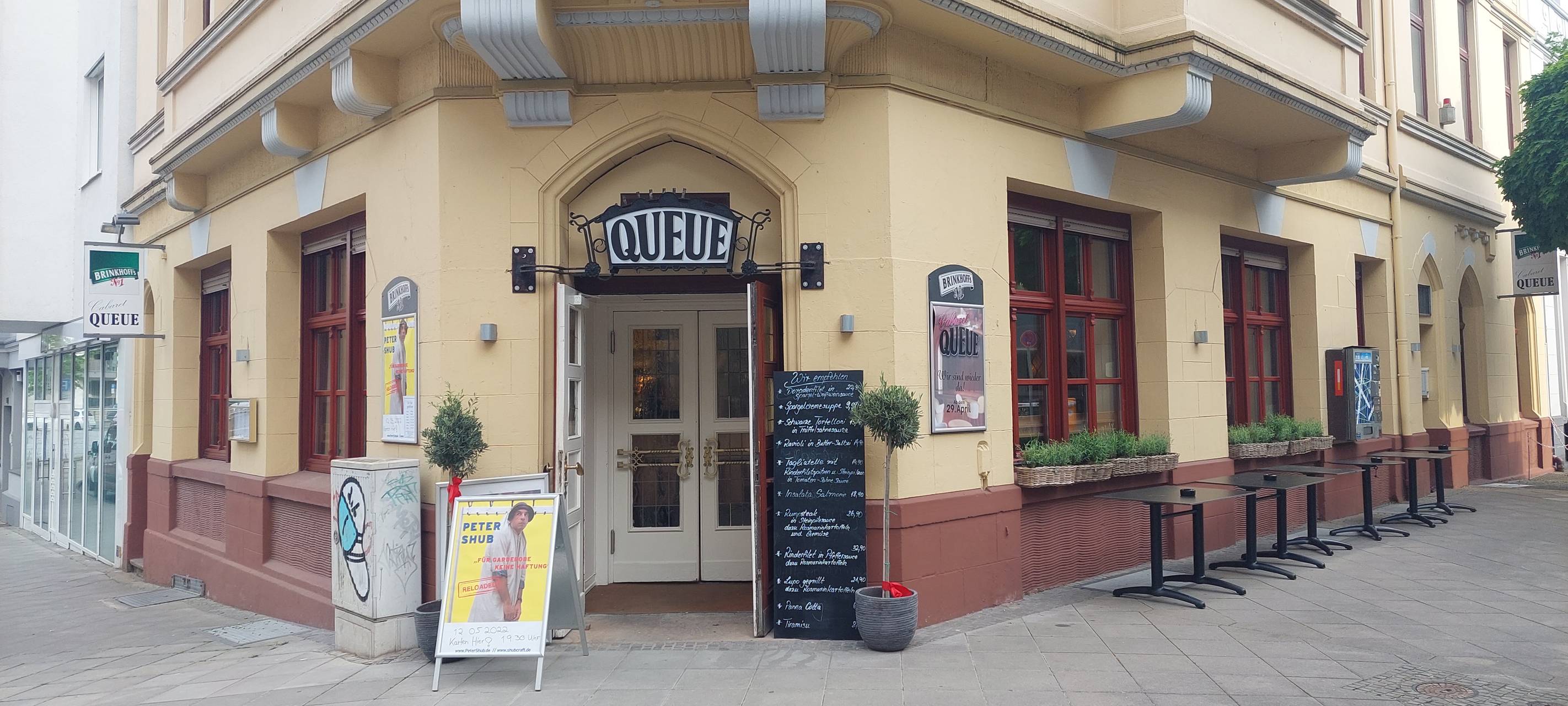 In Dortmund Kult: Besuch im Cabaret Queue