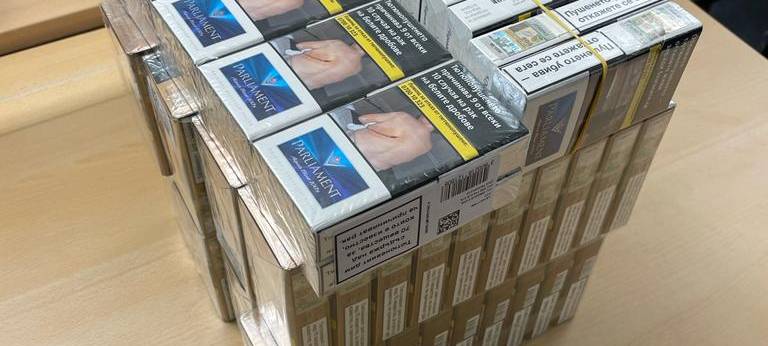 Helden der Frühschicht beim Zoll am Dortmunder Flughafen