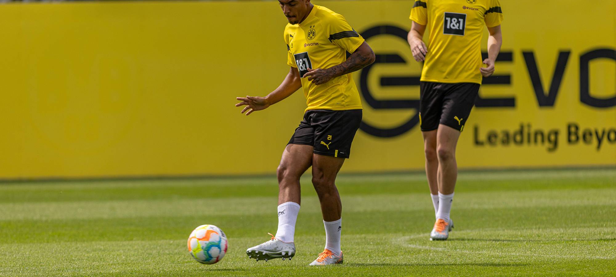 1300 Fans bei erstem BVB-Mannschaftstraining in Dortmund dabei