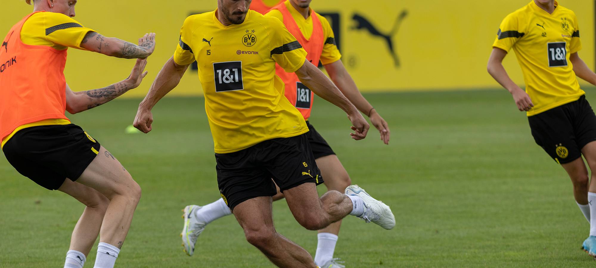 1300 Fans bei erstem BVB-Mannschaftstraining in Dortmund dabei