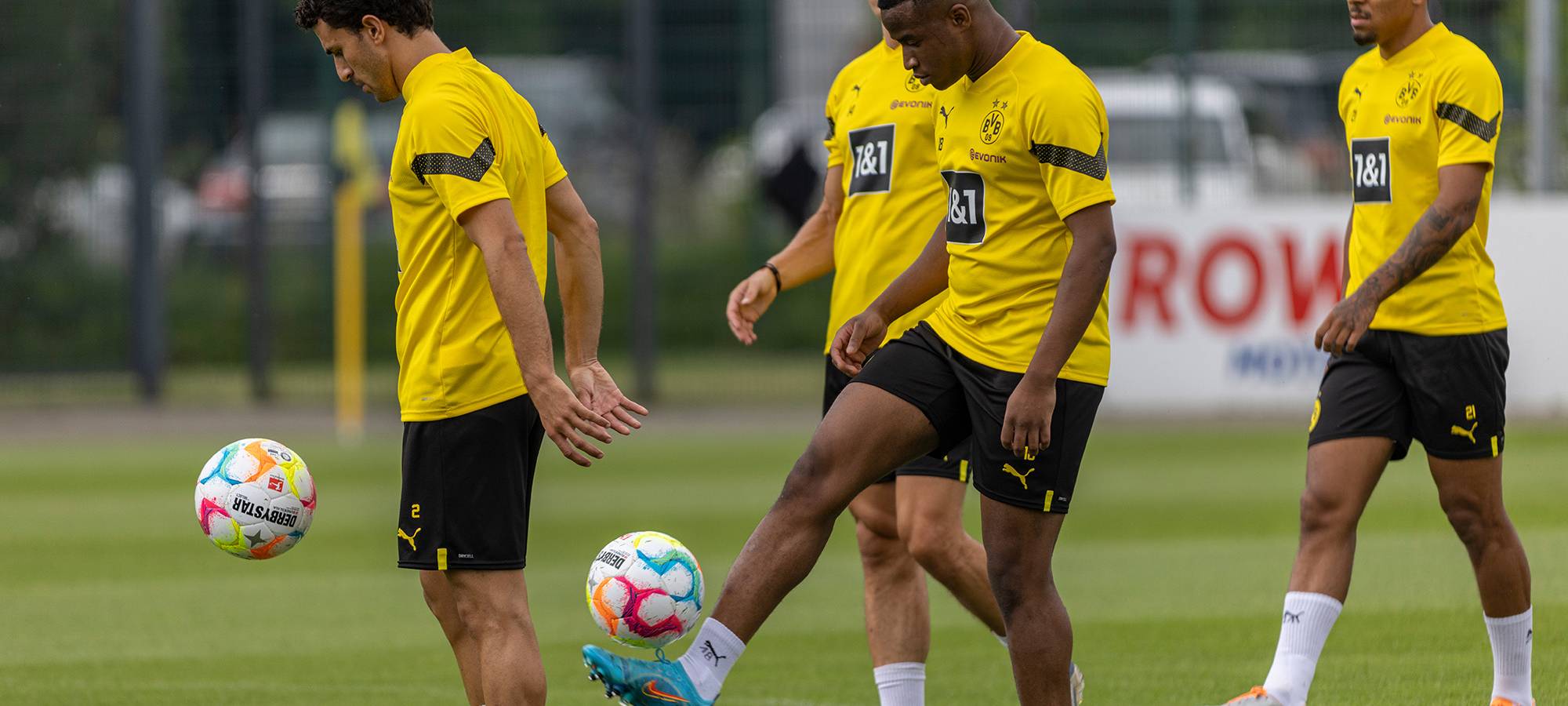 1300 Fans bei erstem BVB-Mannschaftstraining in Dortmund dabei