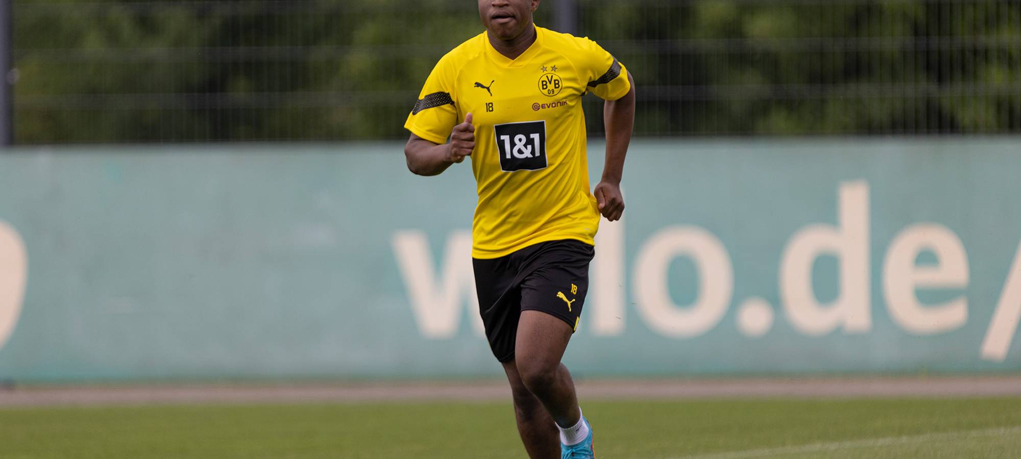 1300 Fans bei erstem BVB-Mannschaftstraining in Dortmund dabei