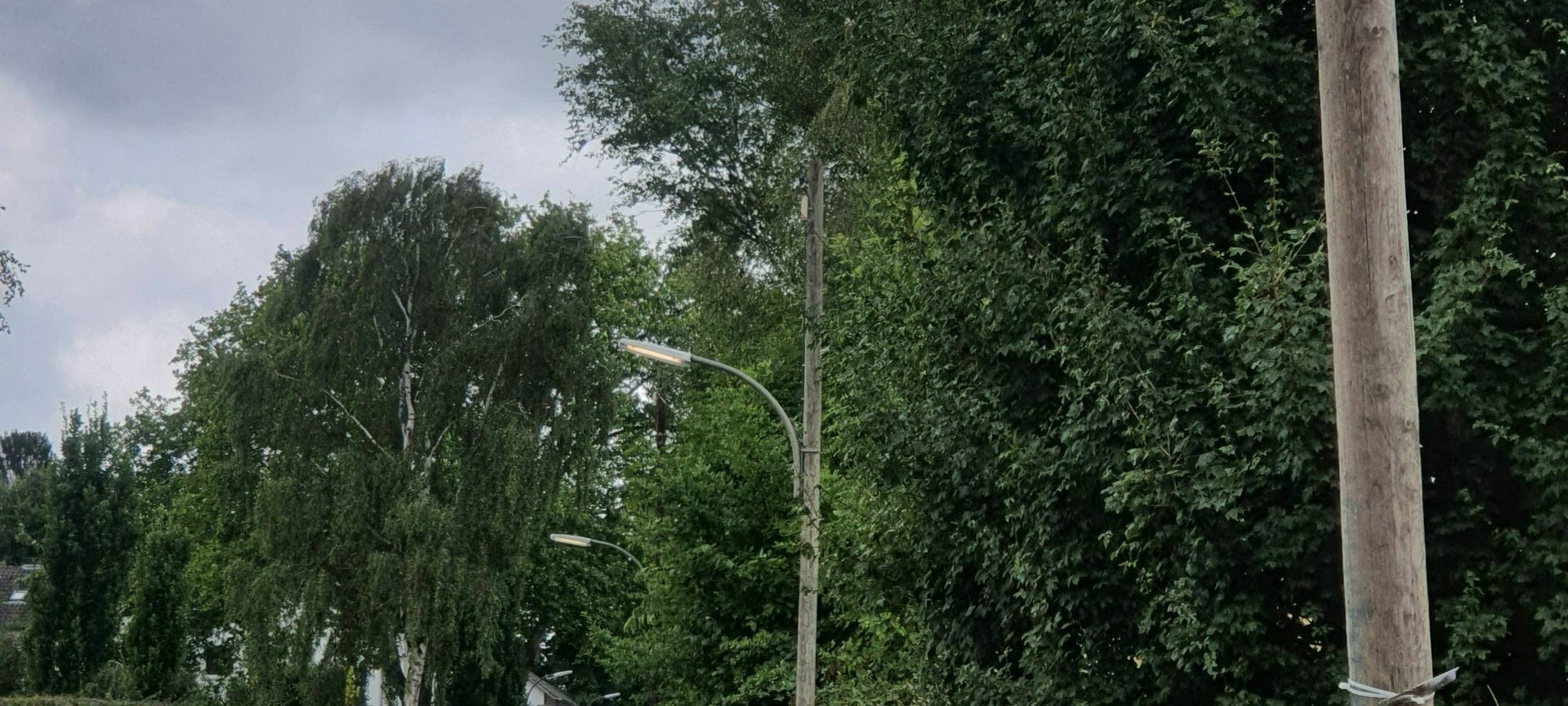 Straßenlaternen brennen Tag und Nacht in Dortmund-Wellinghofen