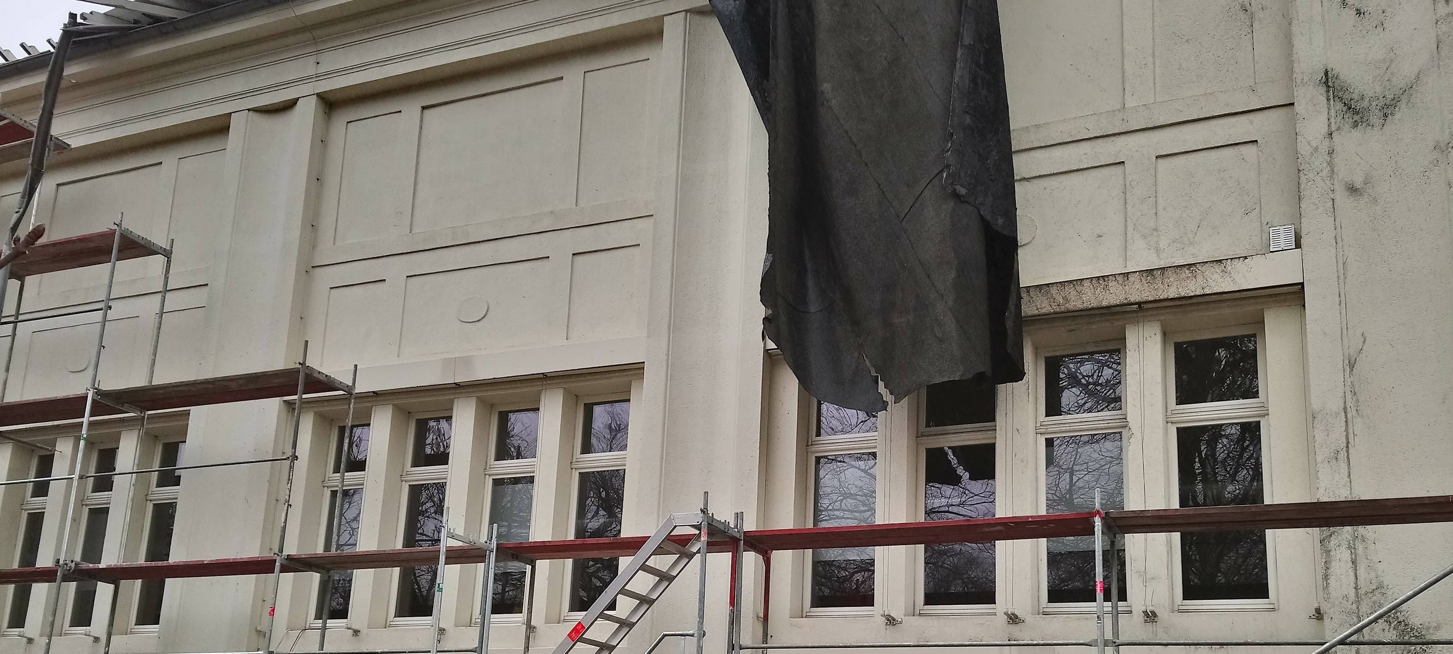 Schwere Sturmschäden auf Rennbahn