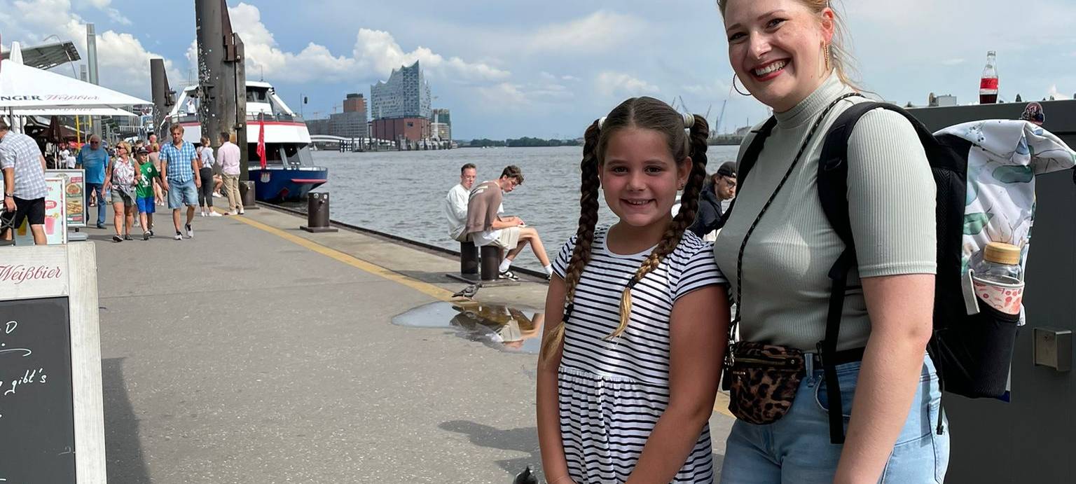 Hamburg-Reporterin Svenja und Lili aus NRW.