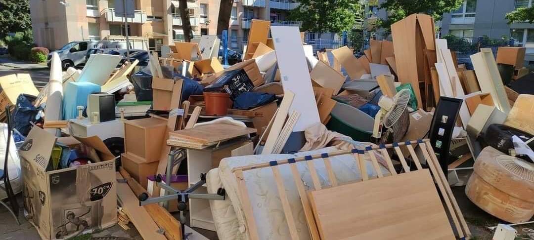 Sperrmüll-Frust in Scharnhorst: Viel Müll bleibt liegen