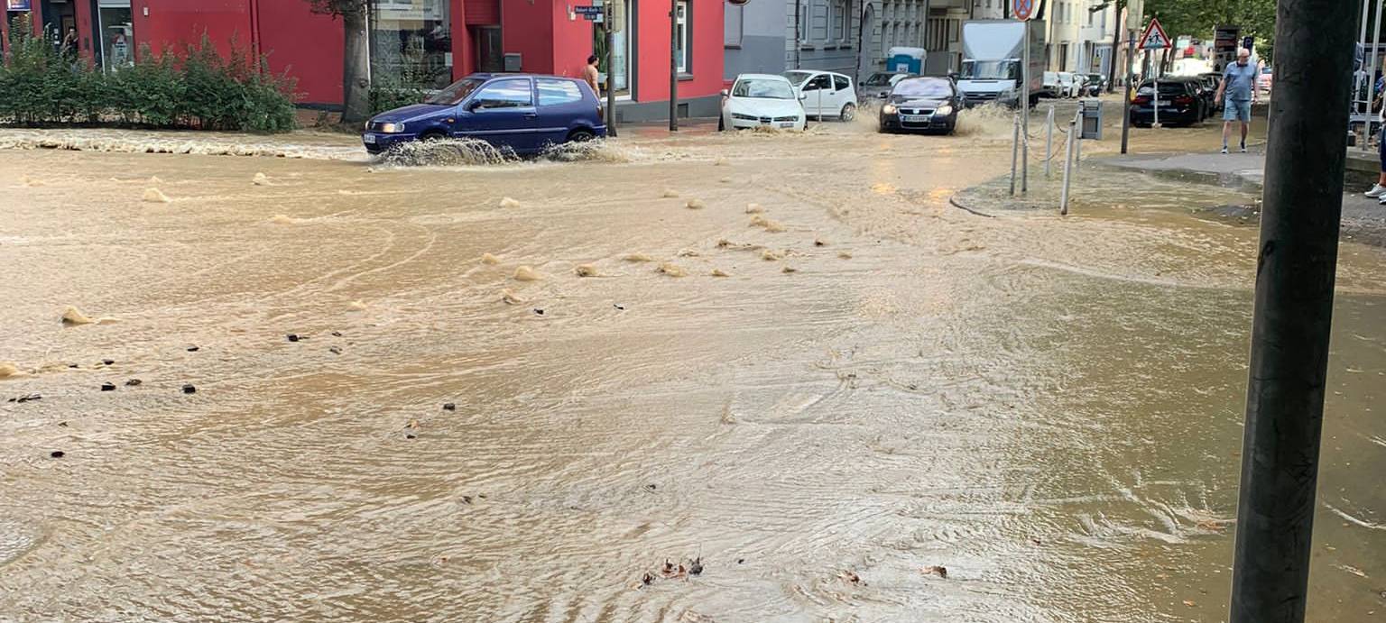 Dortmund: Wasserrohrbruch im Bereich Kaiserstraße