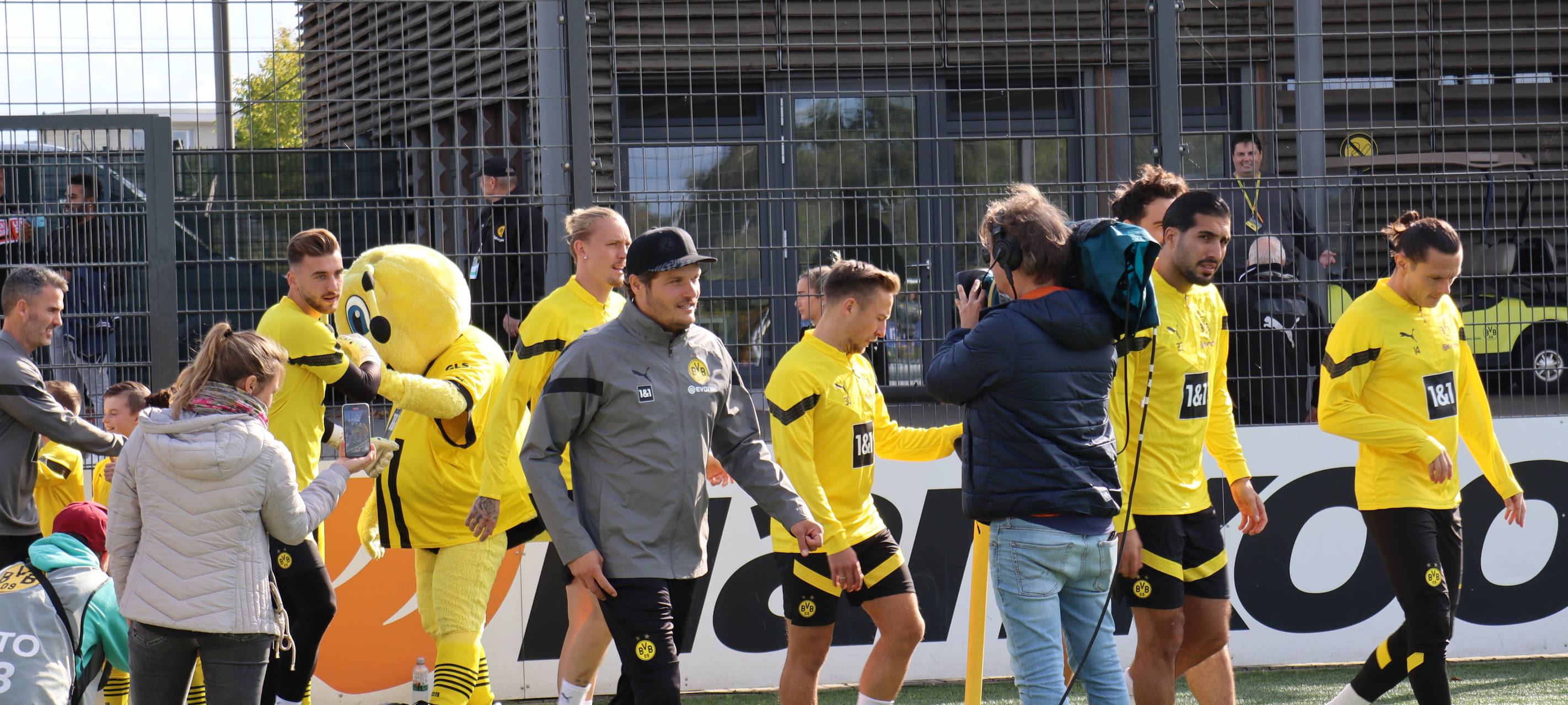 Öffentliches BVB-Training lockt viele Fans nach Brackel