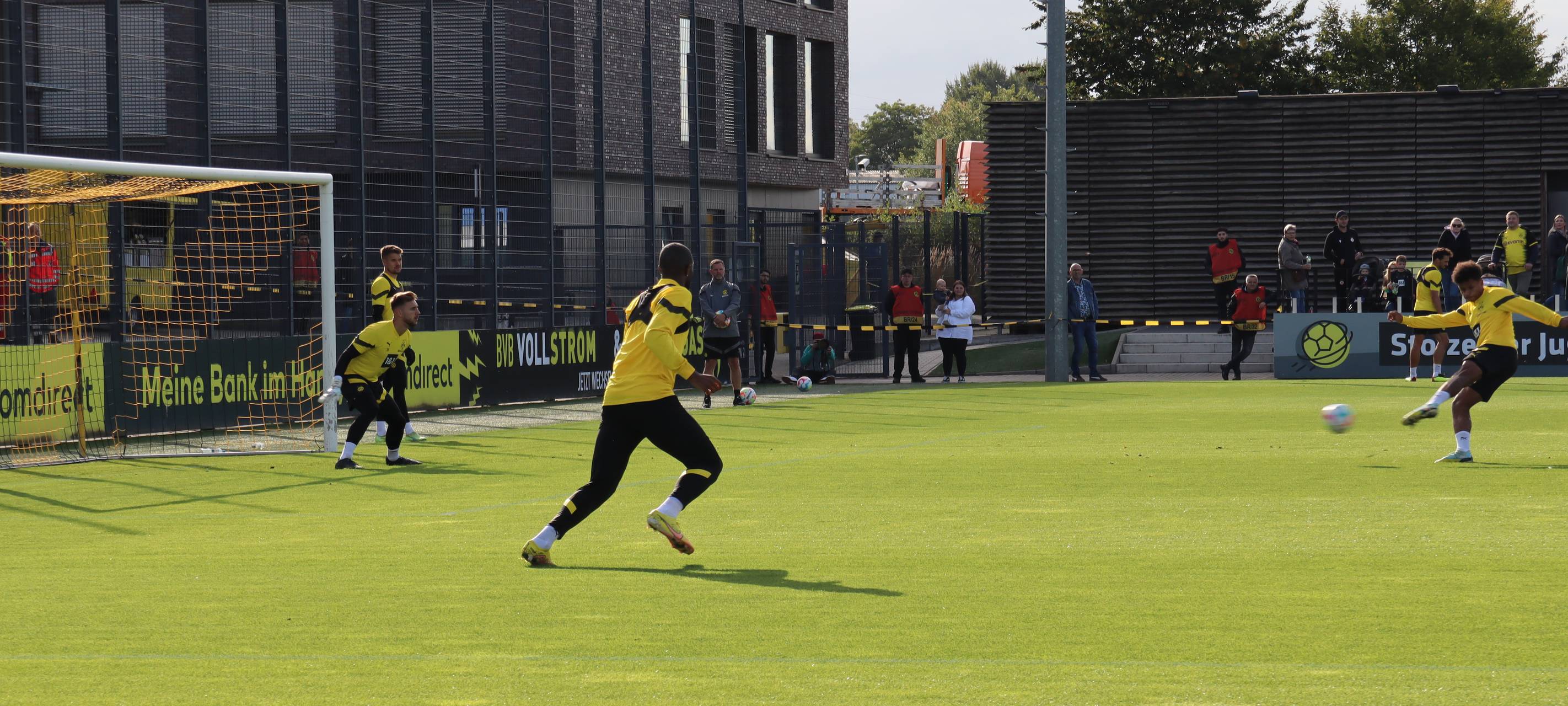 Öffentliches BVB-Training lockt viele Fans nach Brackel