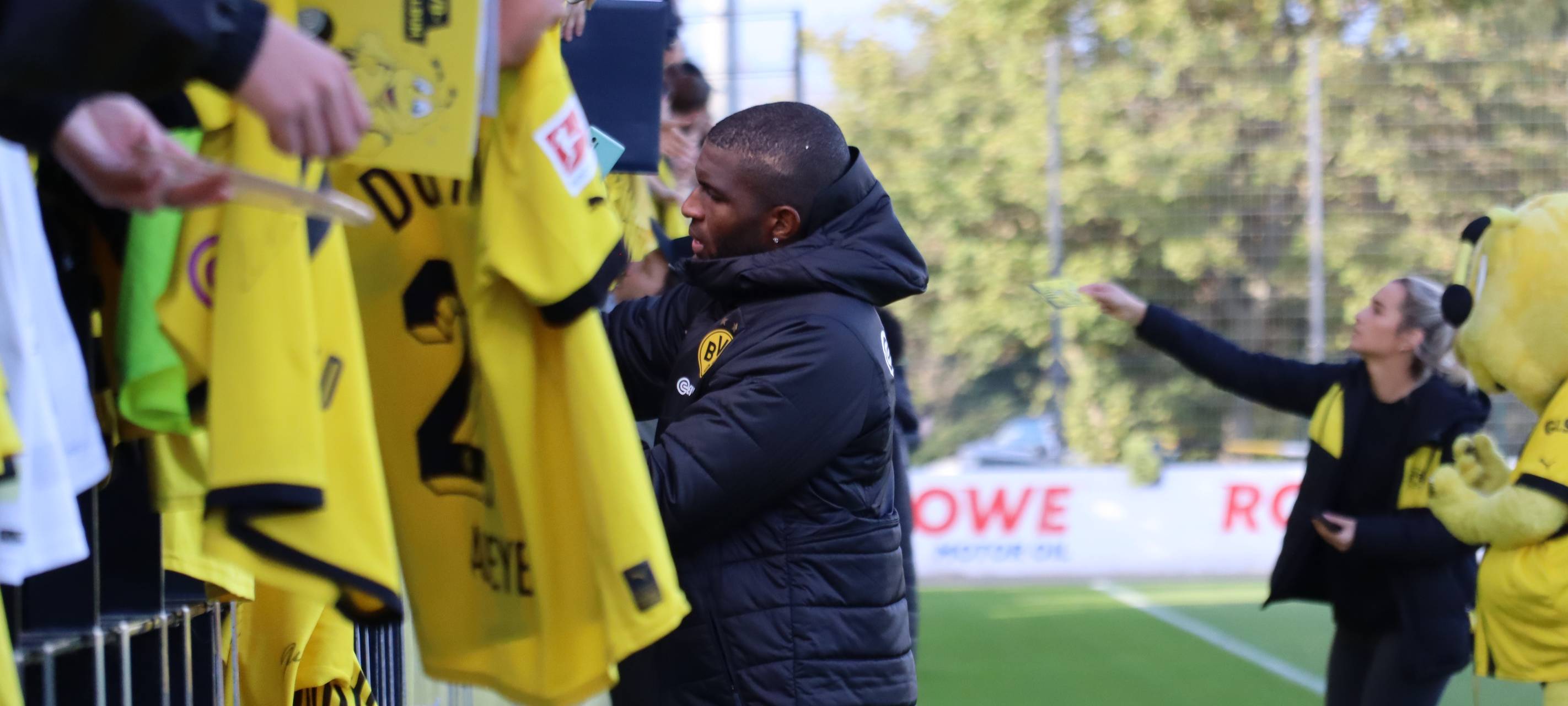 Öffentliches BVB-Training lockt viele Fans nach Brackel