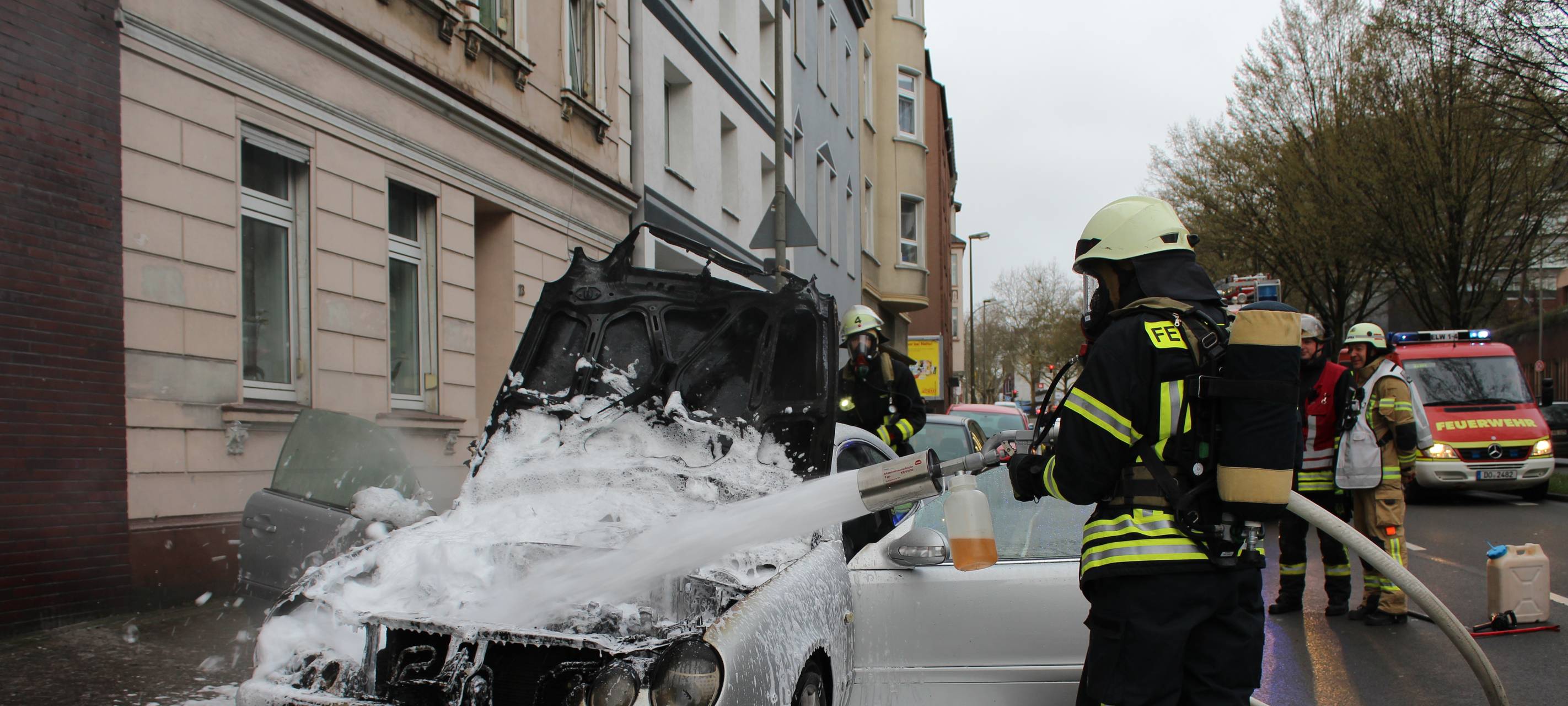 Schaulustige verursachen Stau