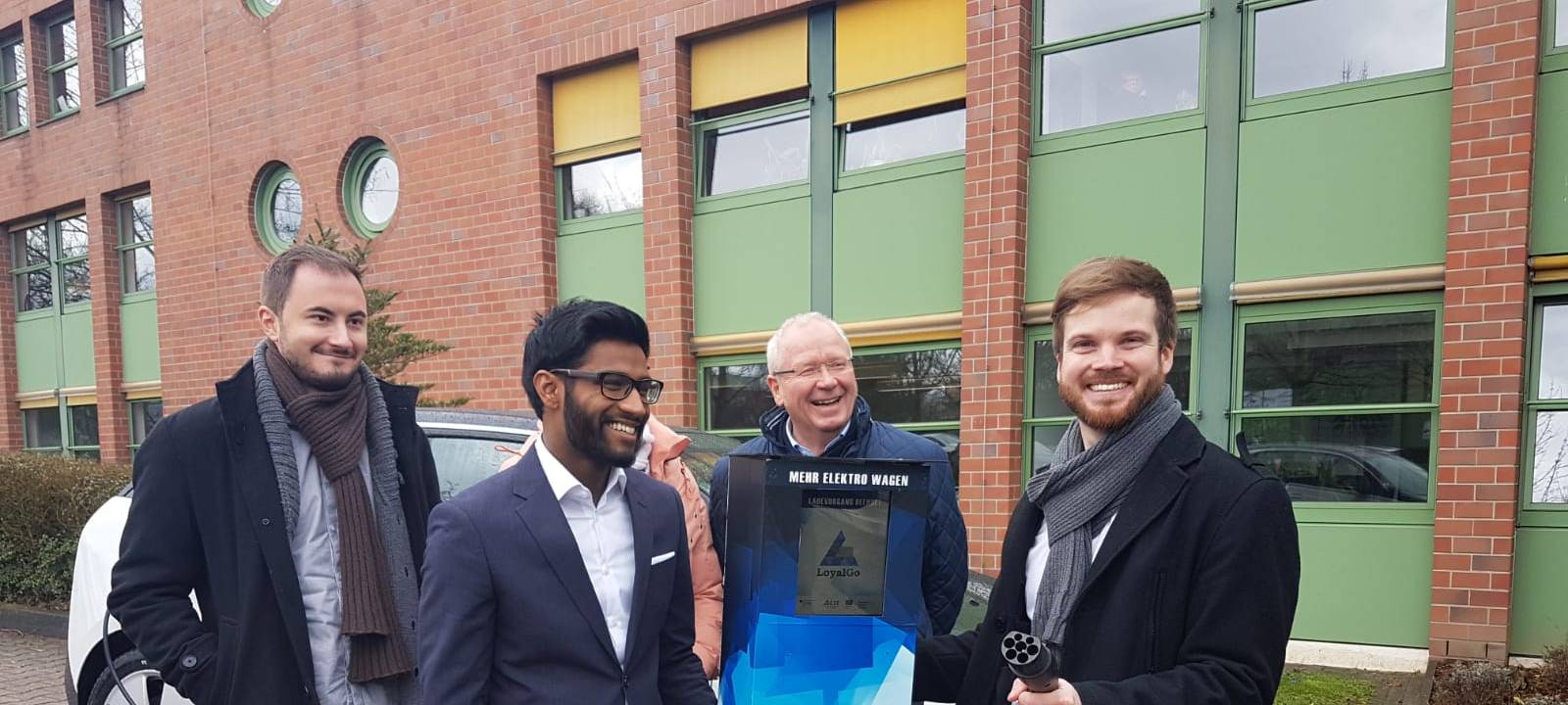 LoyalGo: Digitale Werbefläche und Ladestation für Elektroautos