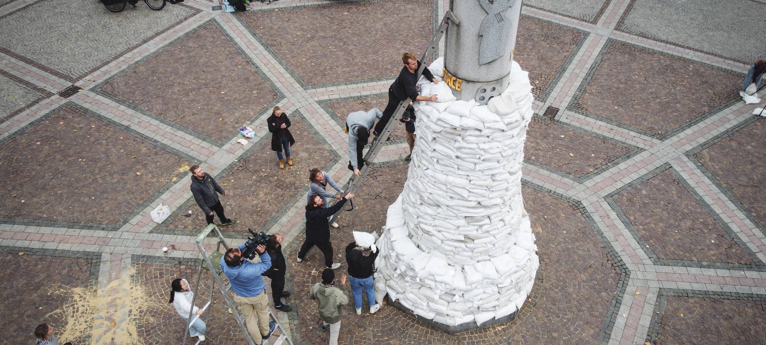 Sandsackskulptur in Dortmund: Gestern aufgebaut - heute schon wieder zerstört