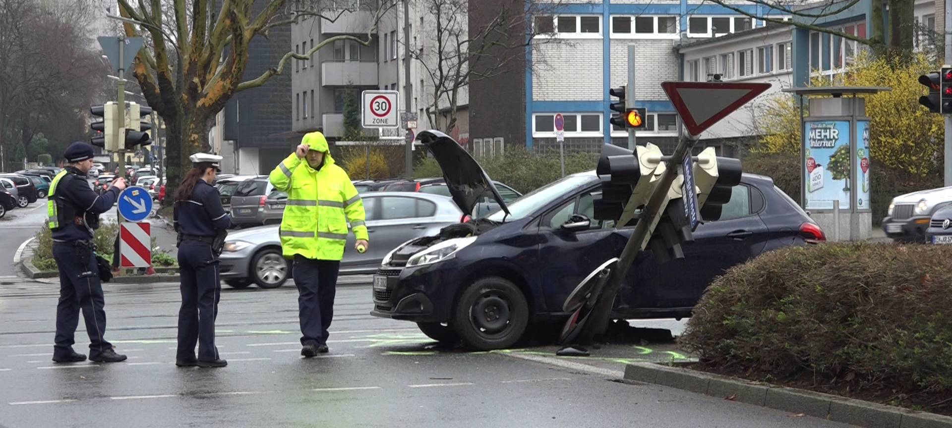 Unfall auf der B54/Ruhrallee