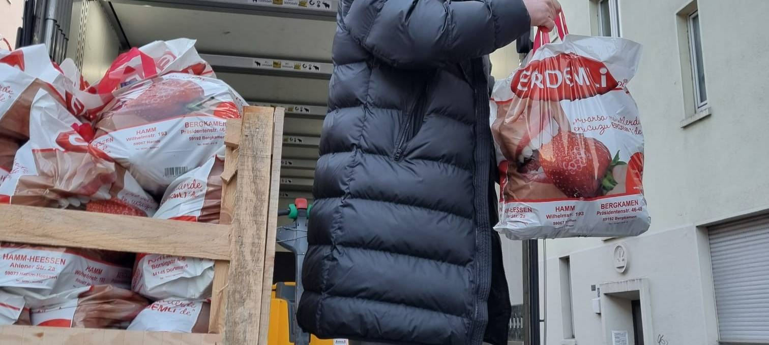 Dortmunder Lottomillionär Chico spendet an die Dortmunder Tafel