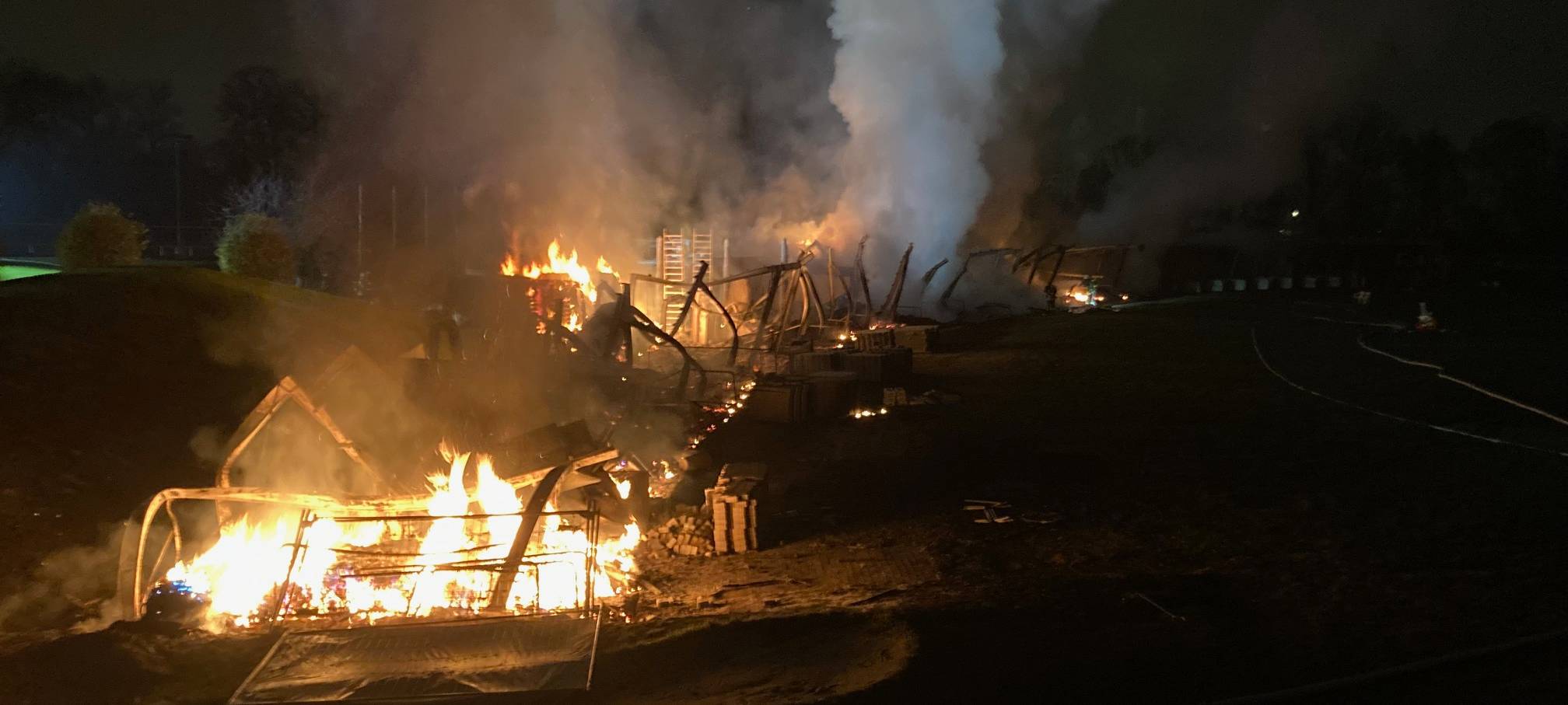 Feuer auf einer Golfanlage in Dortmund-Wambel