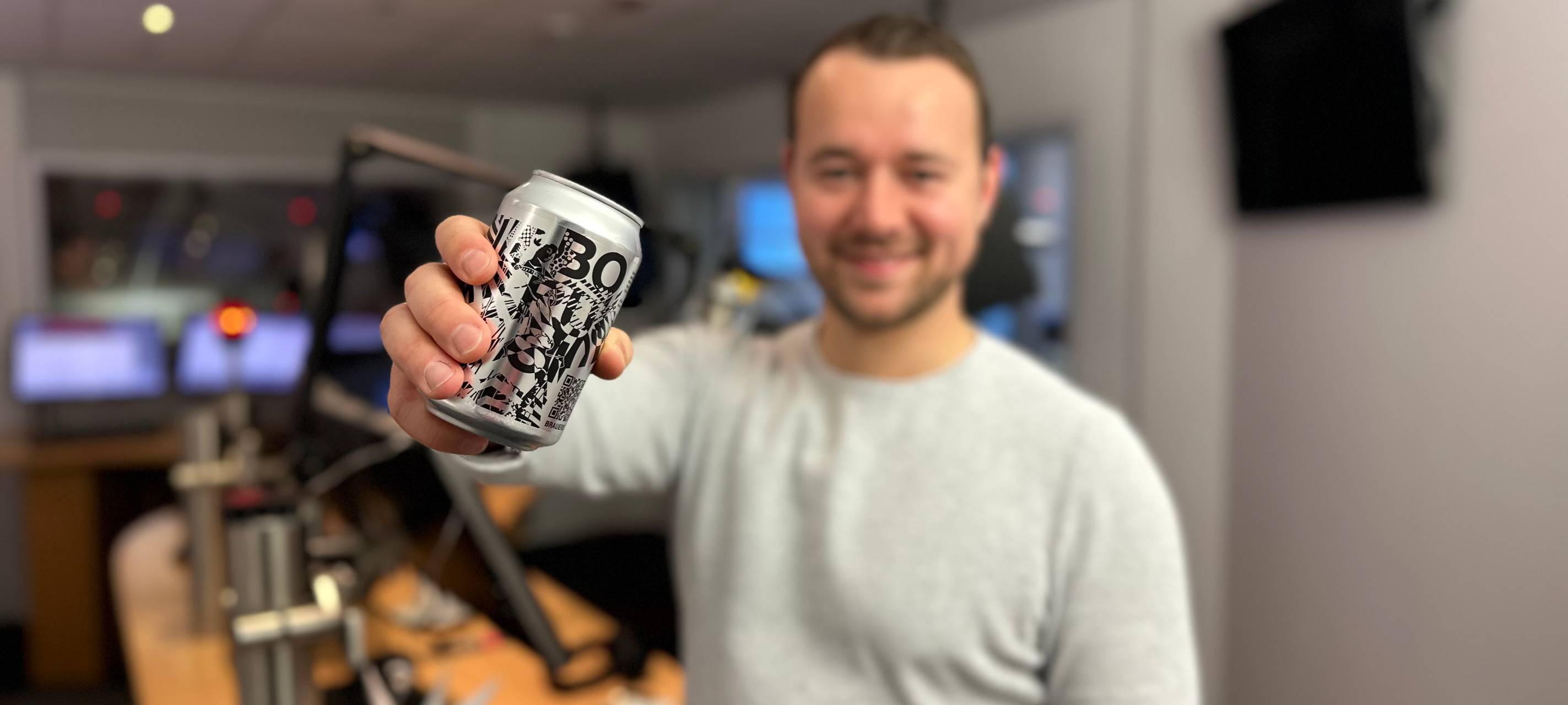 Oliver Jäger mit dem neuen Borussia Bier.