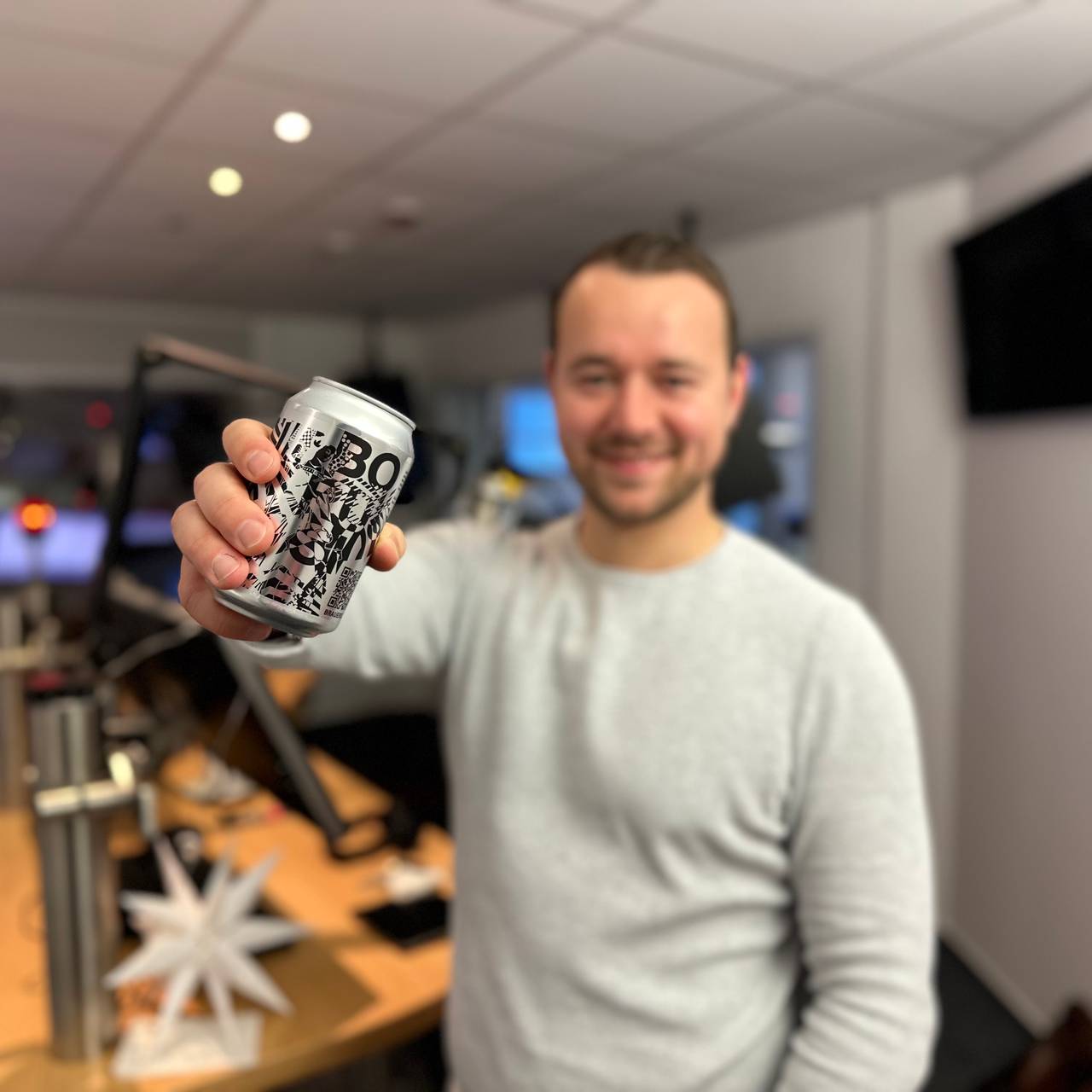 Oliver Jäger mit dem neuen Borussia Bier.