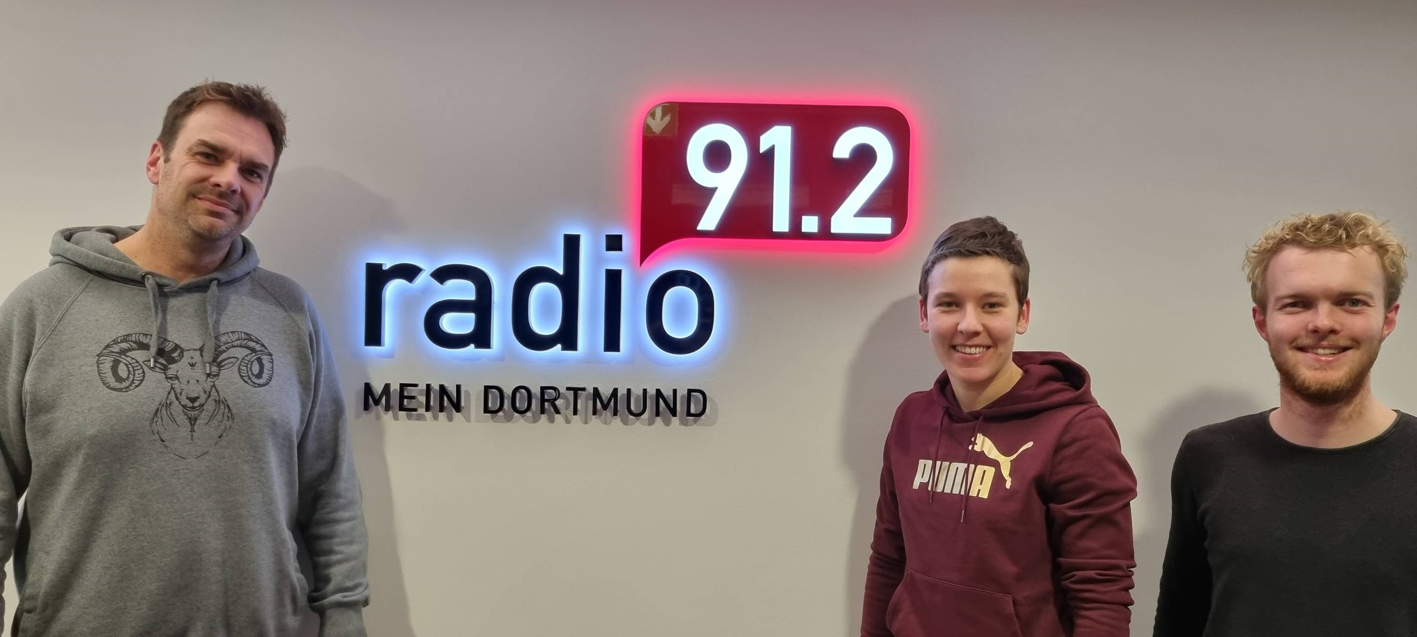 Alina Grijseels bei Christopher Deppe und Tim Schmutzler