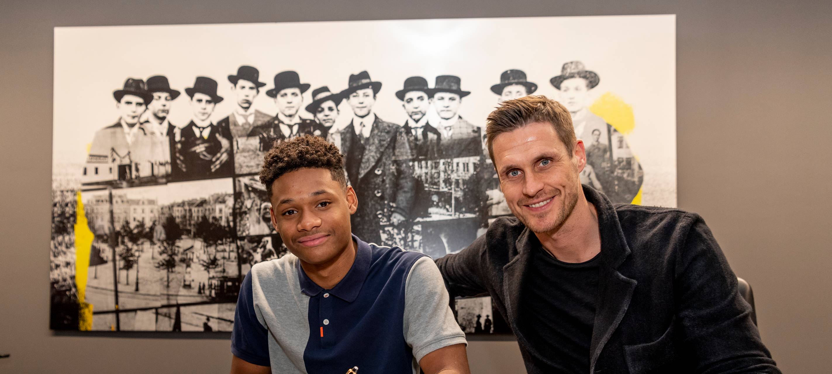 Julien Duranville unterzeichnet beim BVB