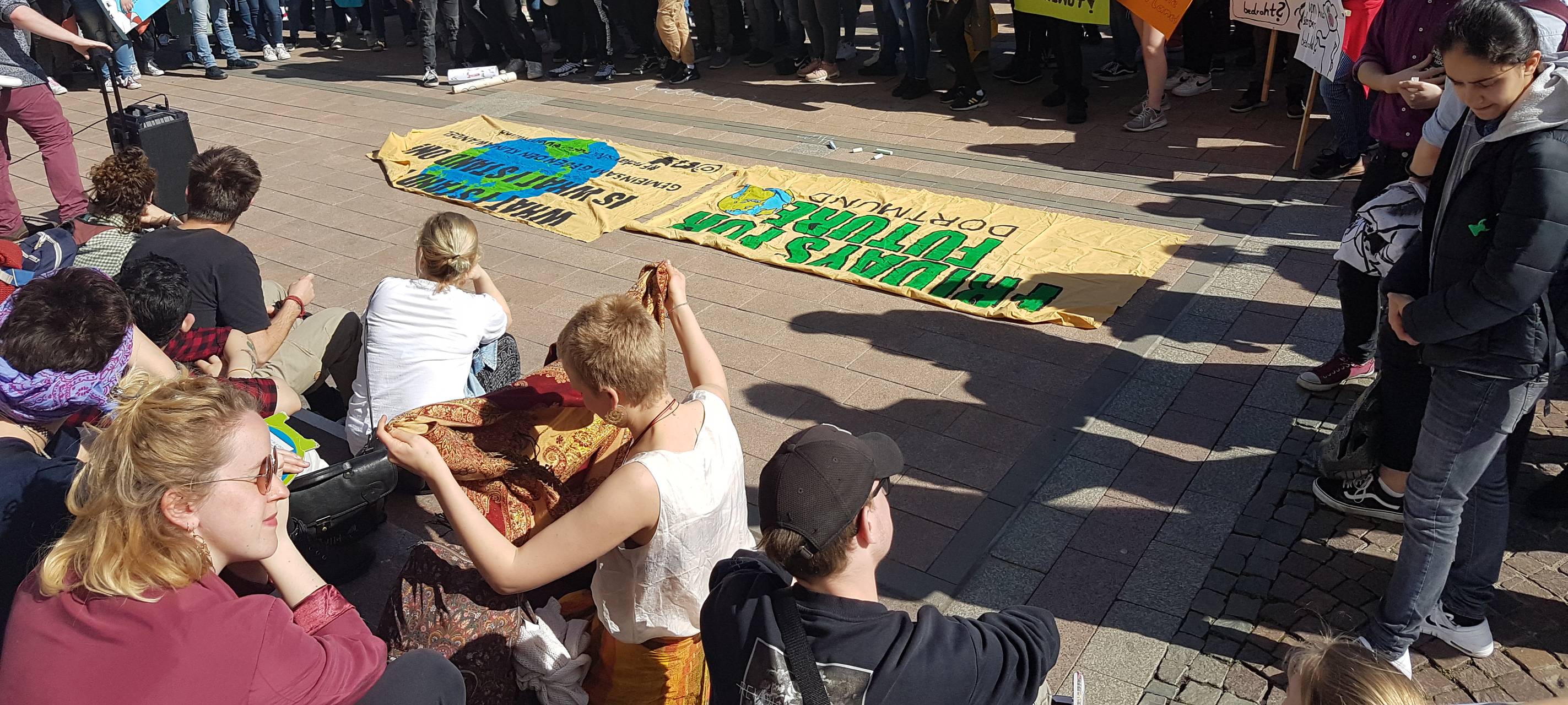 Rund 300 Schüler demonstrierten bei "Fridays For Future Demo"