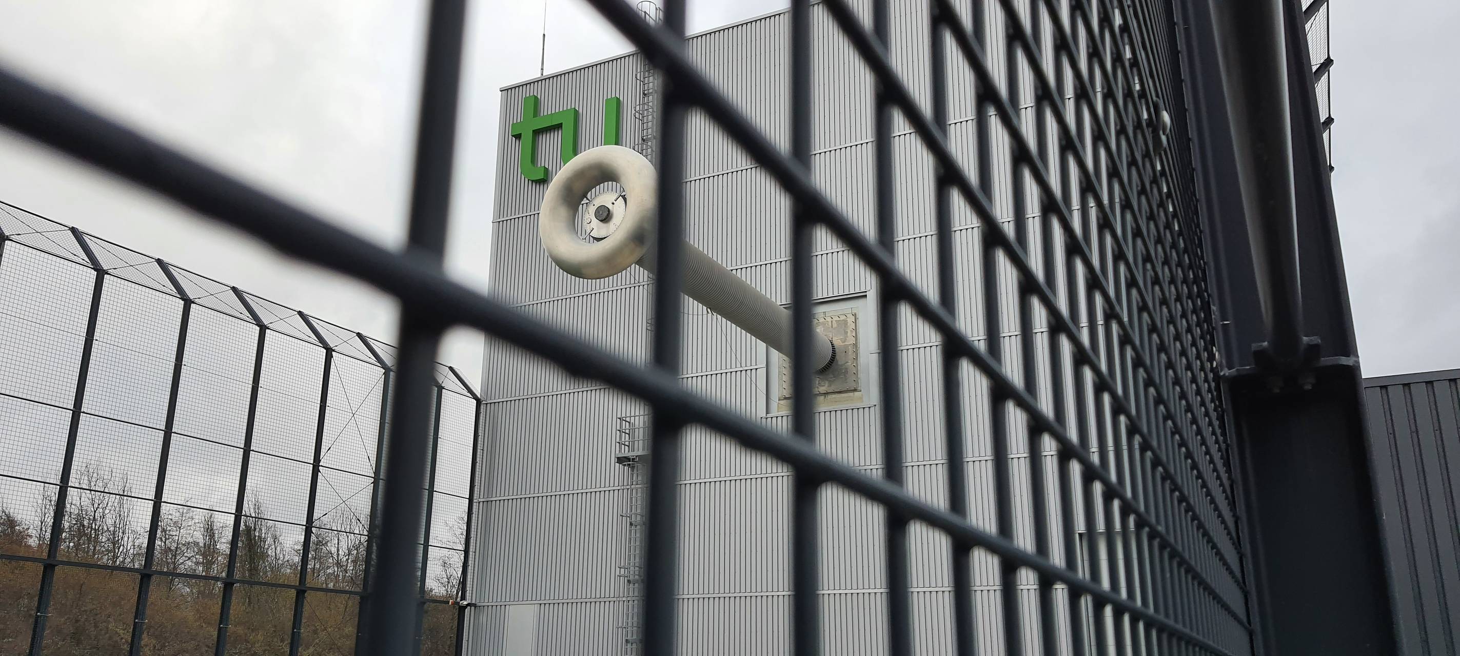 Hochspannungs-Gleich-Strom-Übertragungshalle an der TU Dortmund.