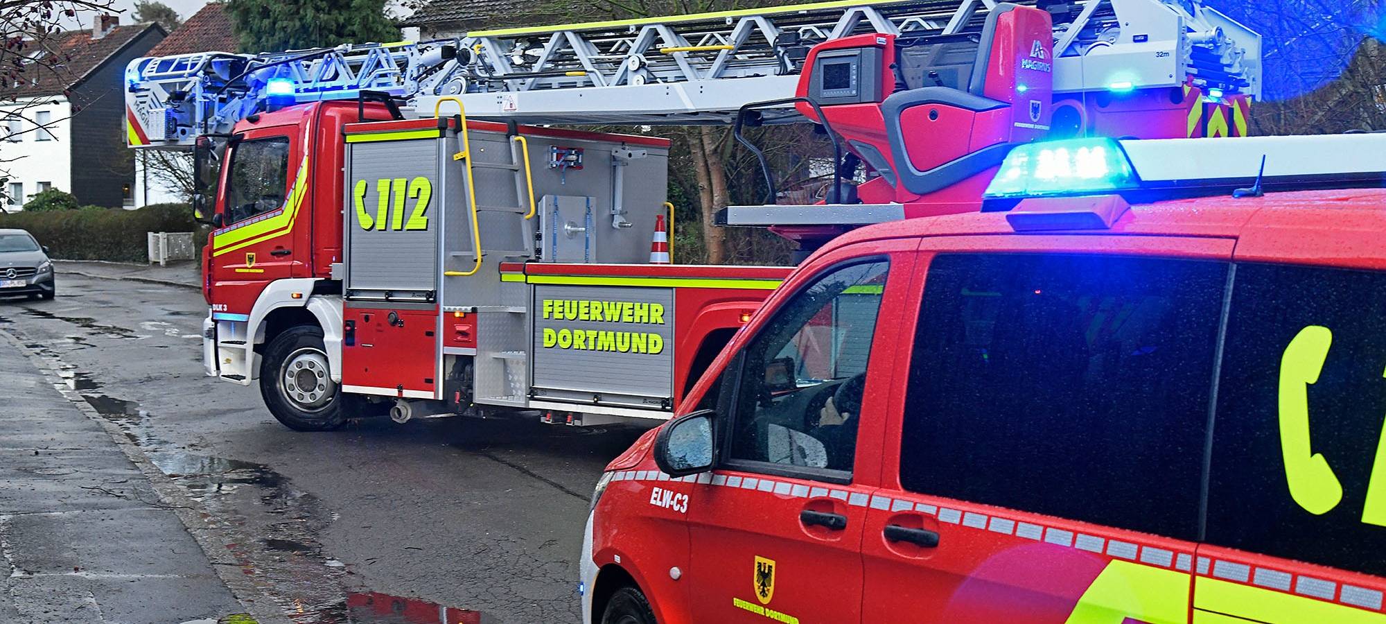 Feuerwehr Dortmund: Drehleiter im Einsatz