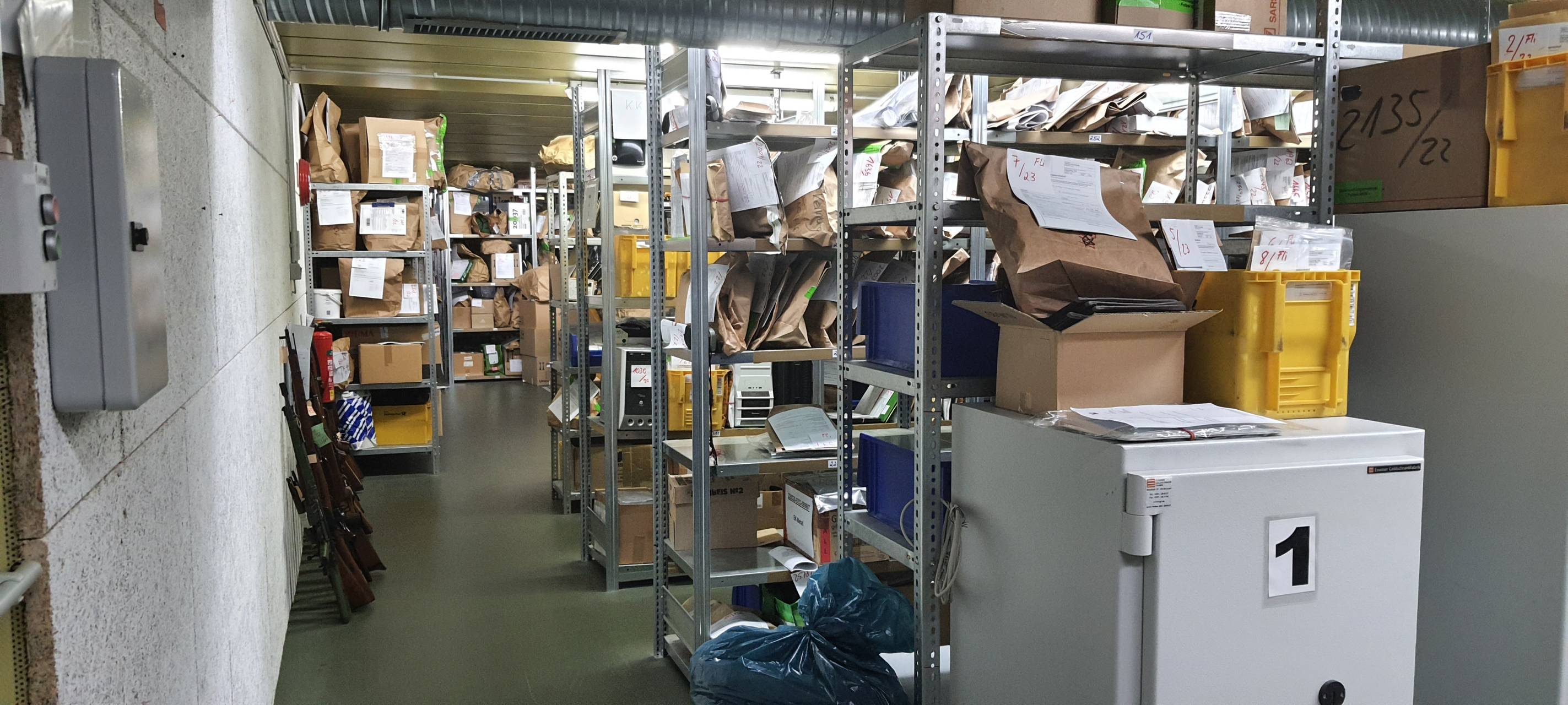 Wir öffnen Türen: Asservatenkammer