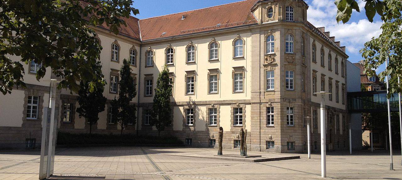 Vorplatz des Amtsgerichts in Dortmund