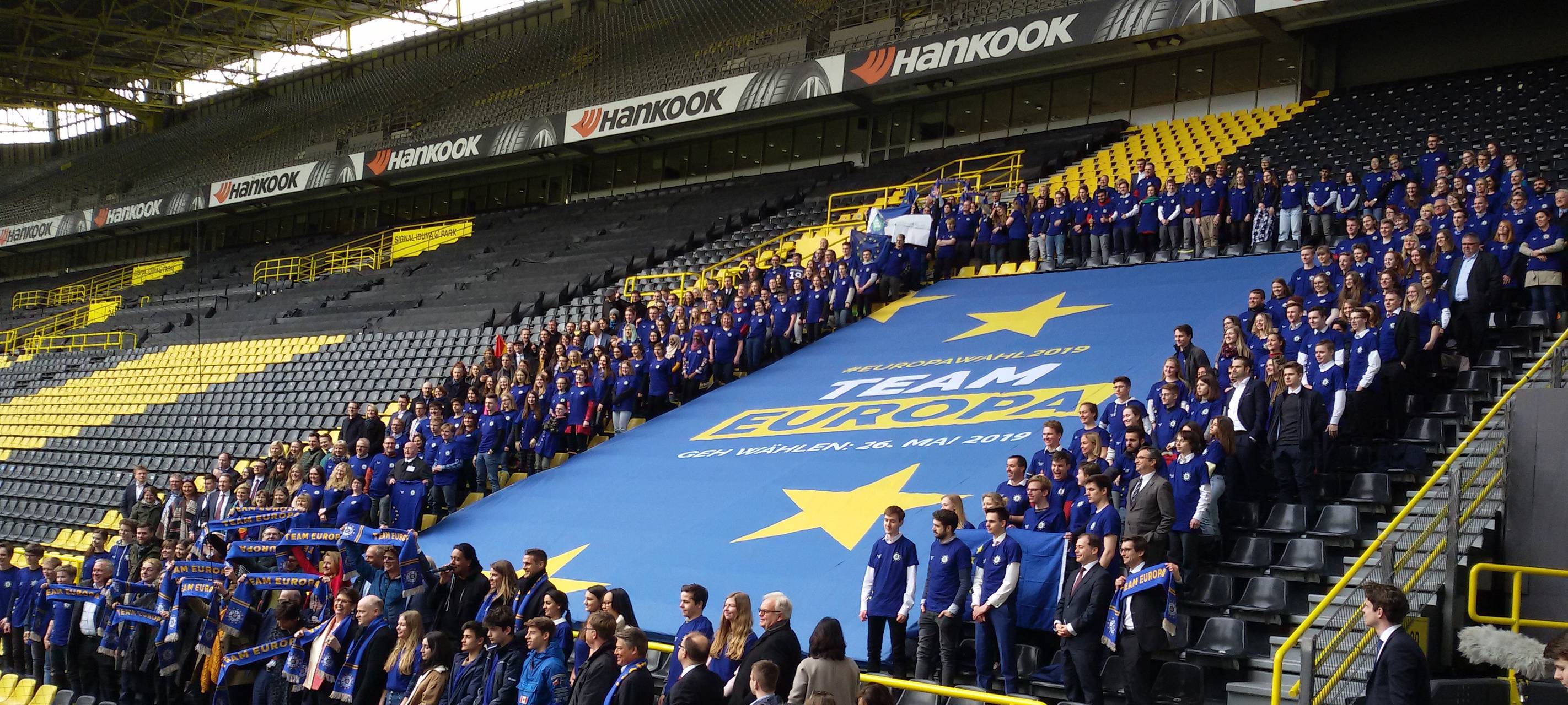 Die Europaministerkonferenz wirbt im Stadion des BVB (Signal Iduna Park) für die Europawahl