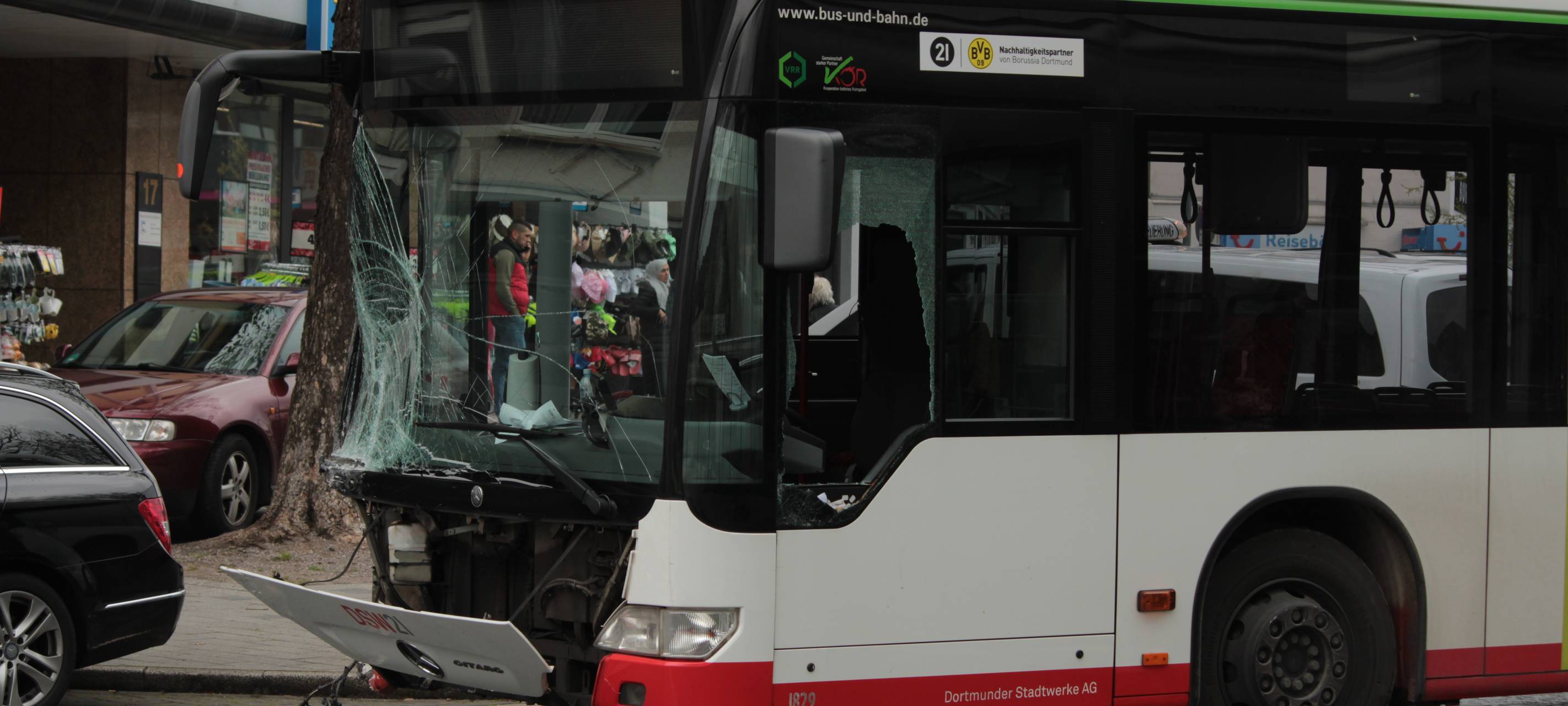 Dortmund: Busunfall auf der Hörder Bahnhofstraße