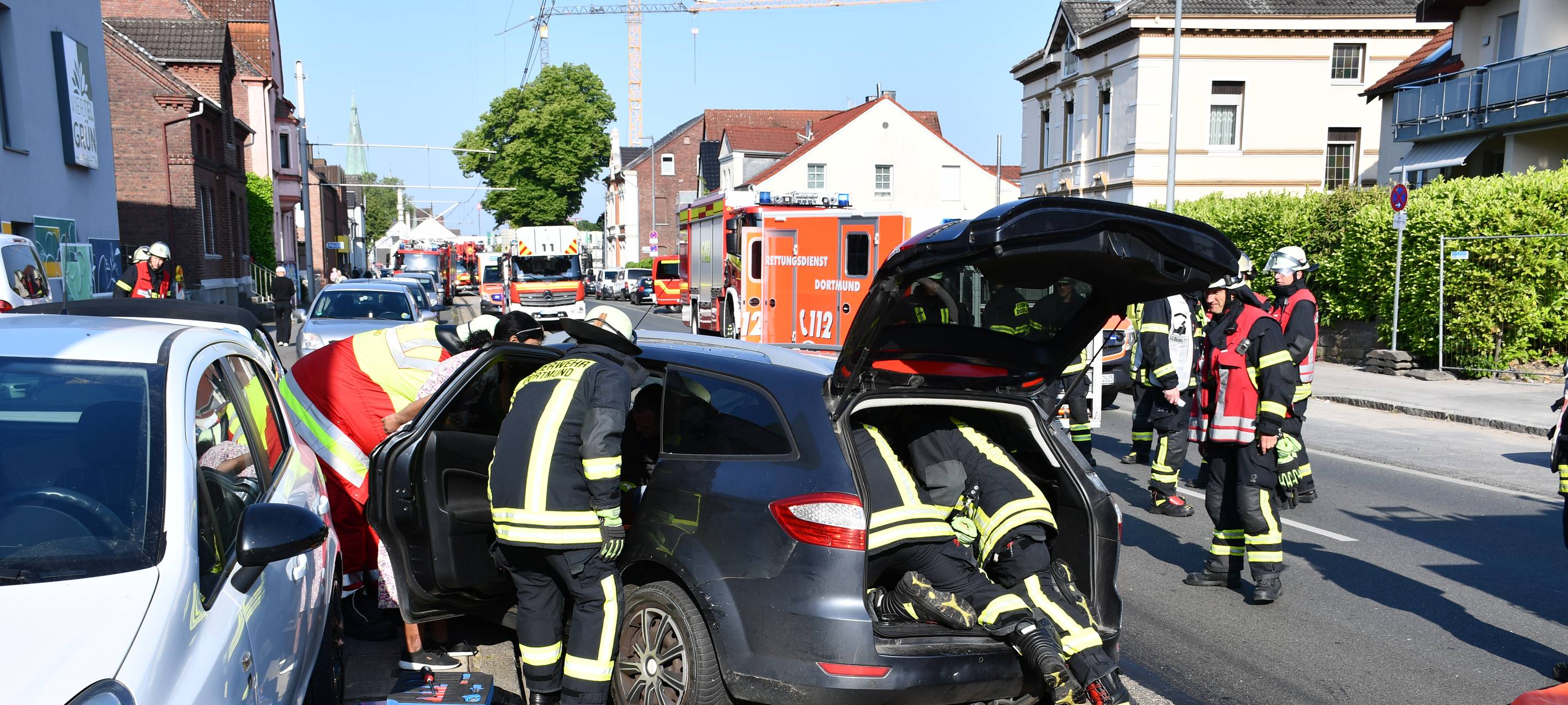Dortmund: Auto stößt mit Stadtbahn zusammen
