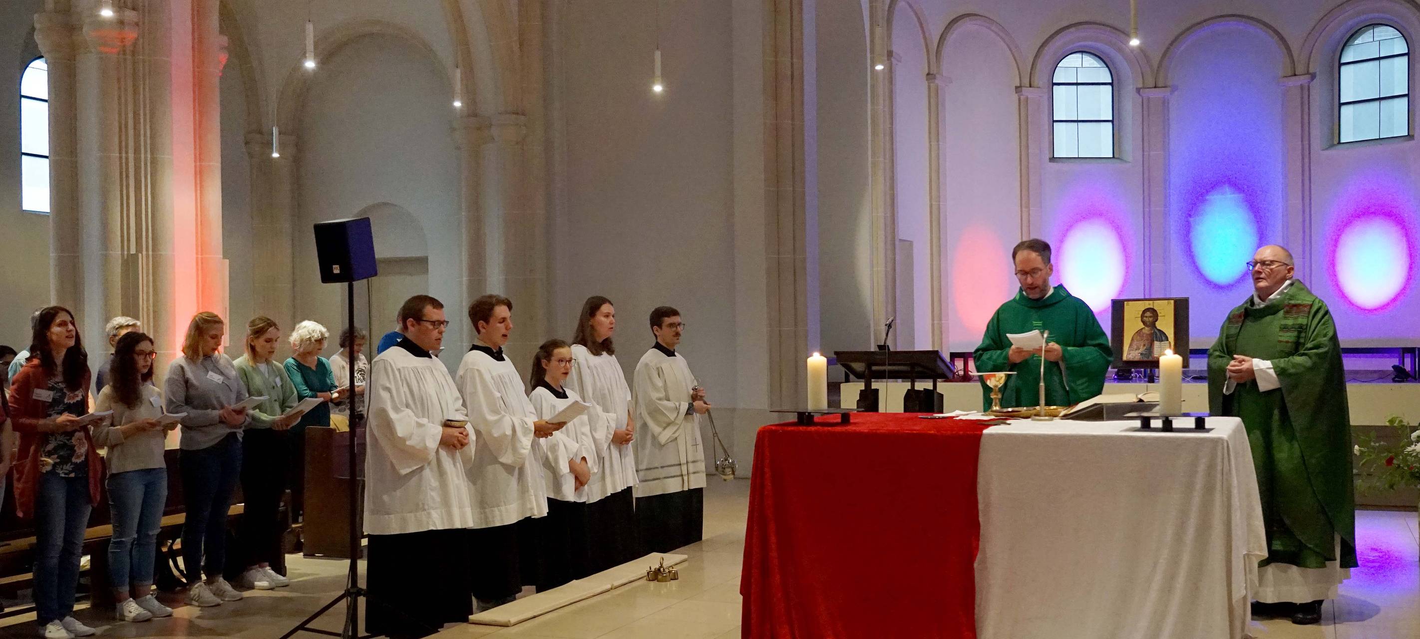 Wiedereröffnung der Heilig Kreuz-Kirche in Dortmund nach dem Brand vor mehr als einem Jahr