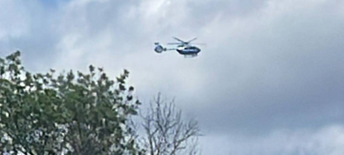 Polizeihubschrauber kreist über Dortmund-Aplerbeck