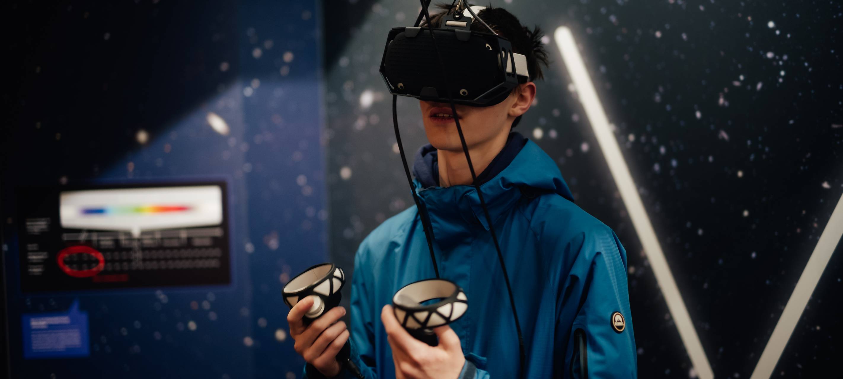 MS Wissenschaft liegt am Dortmunder Hafen