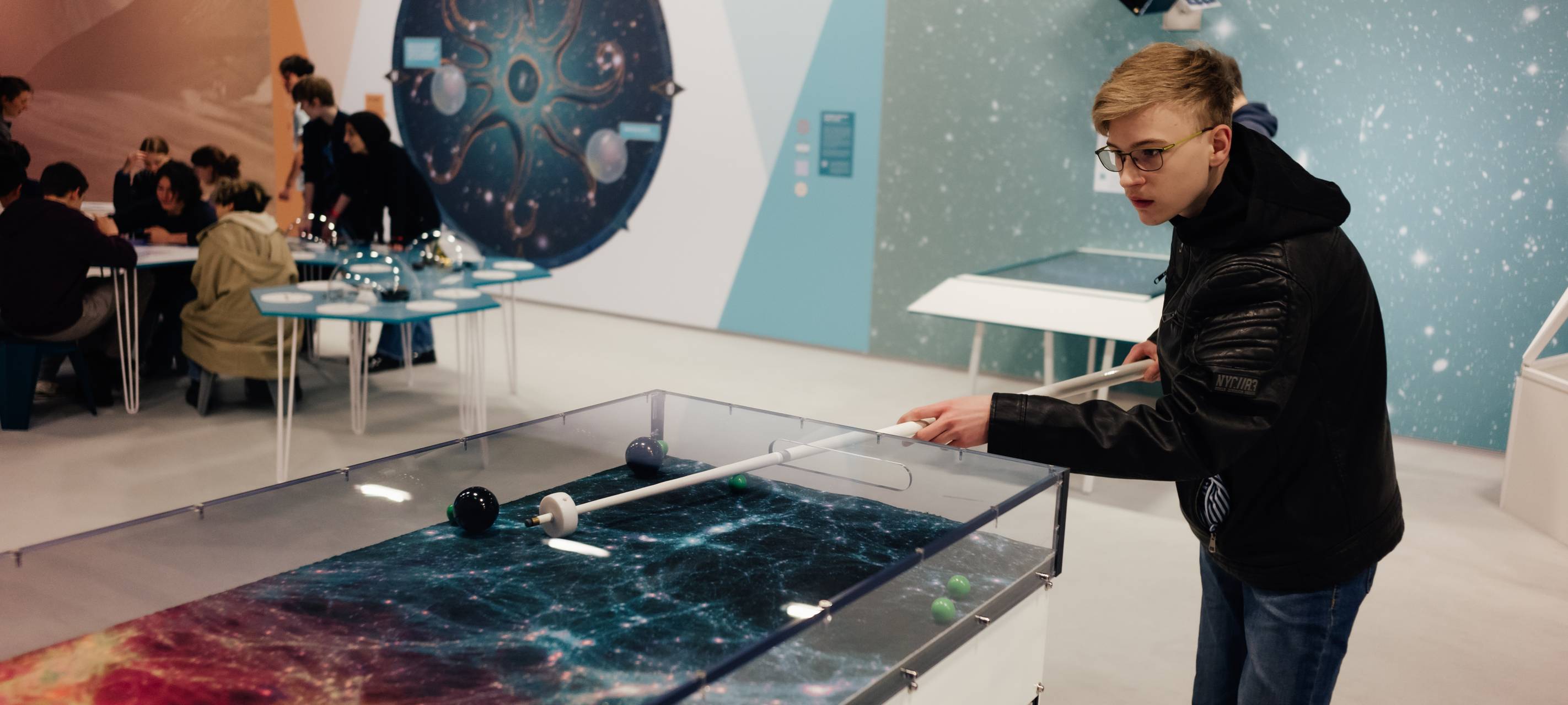 MS Wissenschaft liegt am Dortmunder Hafen