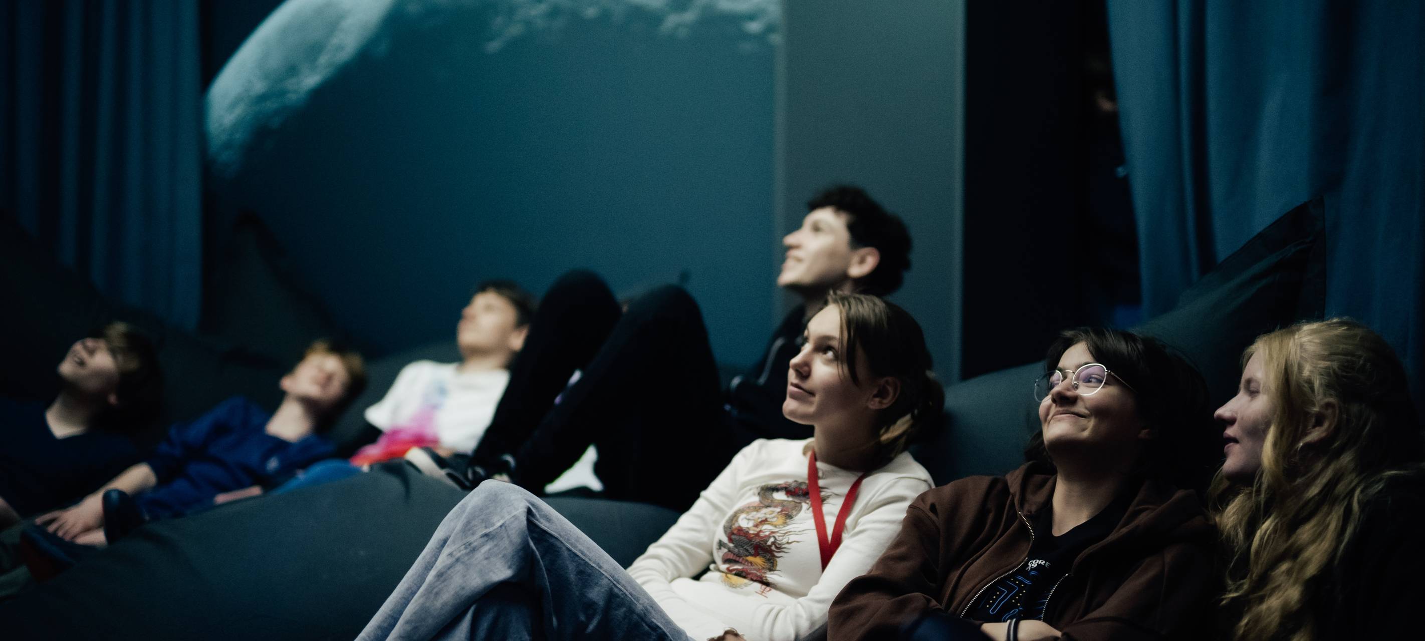 MS Wissenschaft liegt am Dortmunder Hafen