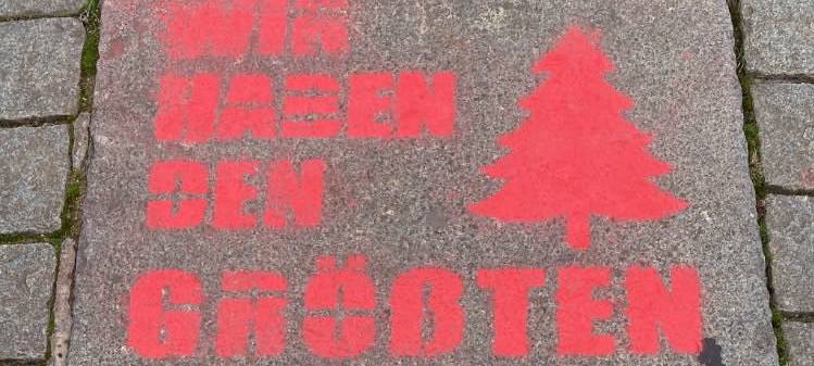 Dortmund: Größter Weihnachtsbaum der Welt wird aufgebaut