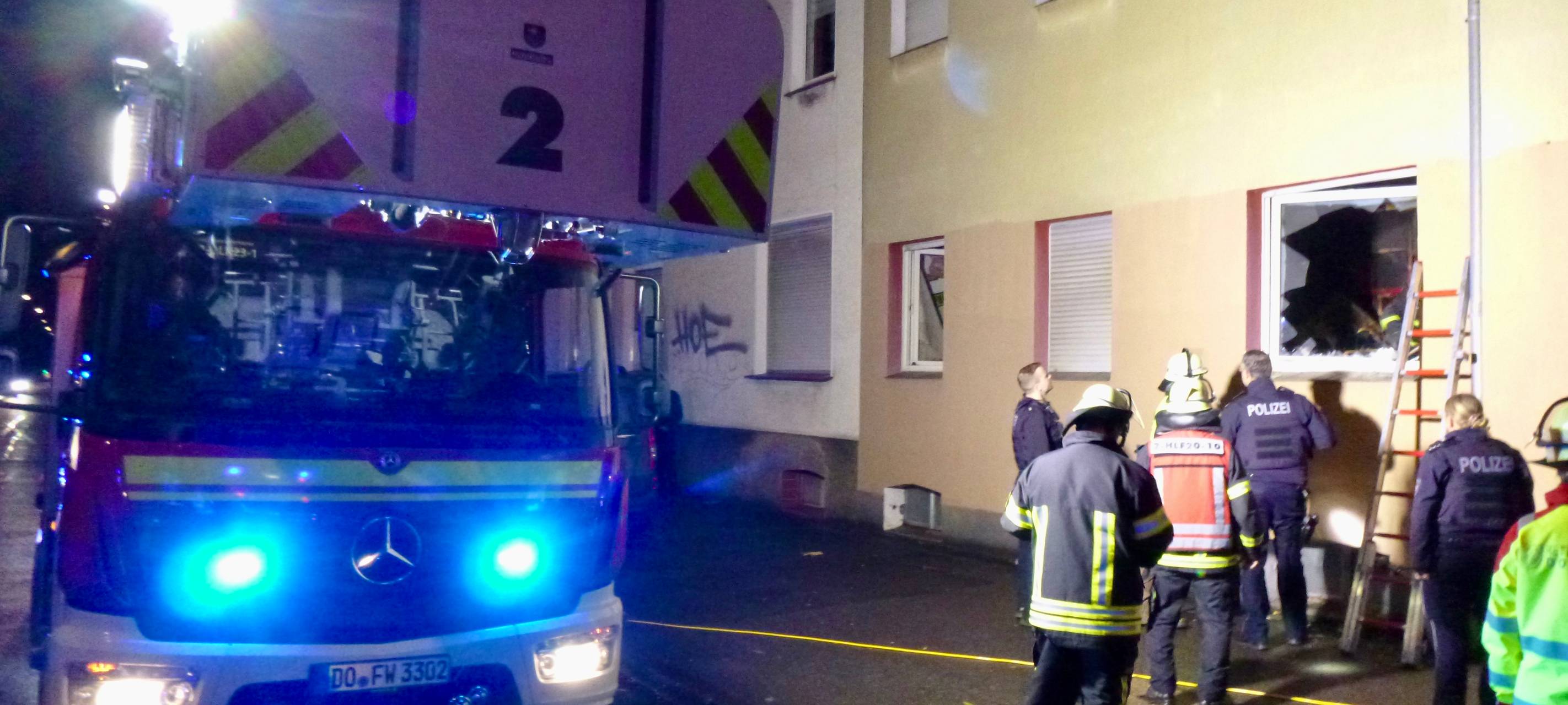 Feuerwehr Dortmund rettet Katzenbabys aus verrauchter Wohnung