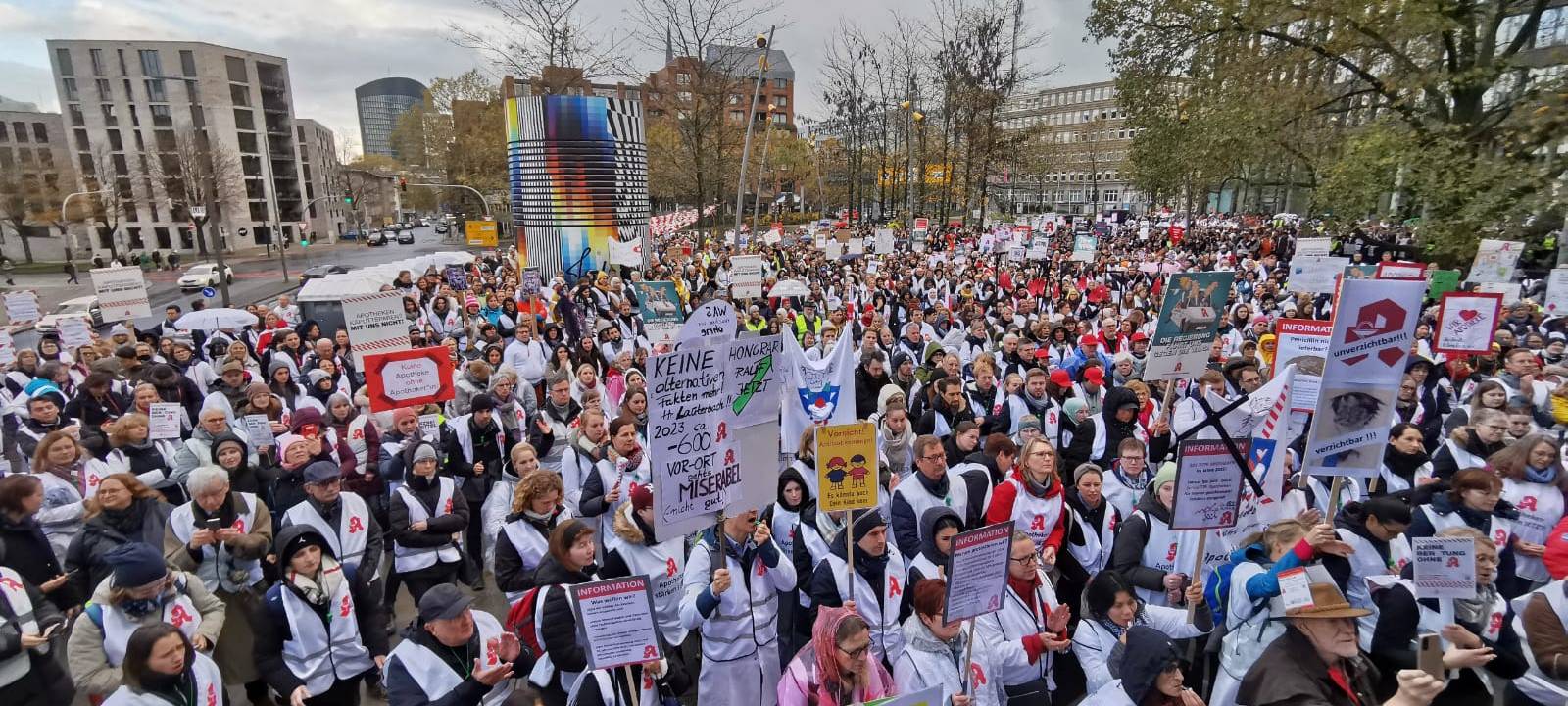 Apotheken und Praxen aus Protest dicht - 5000 bei Demo in Dortmund