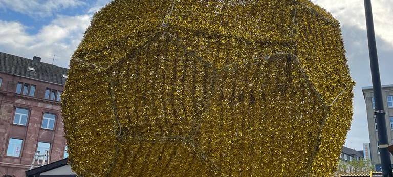 Dortmund: Größter Weihnachtsbaum der Welt hat neue Spitze