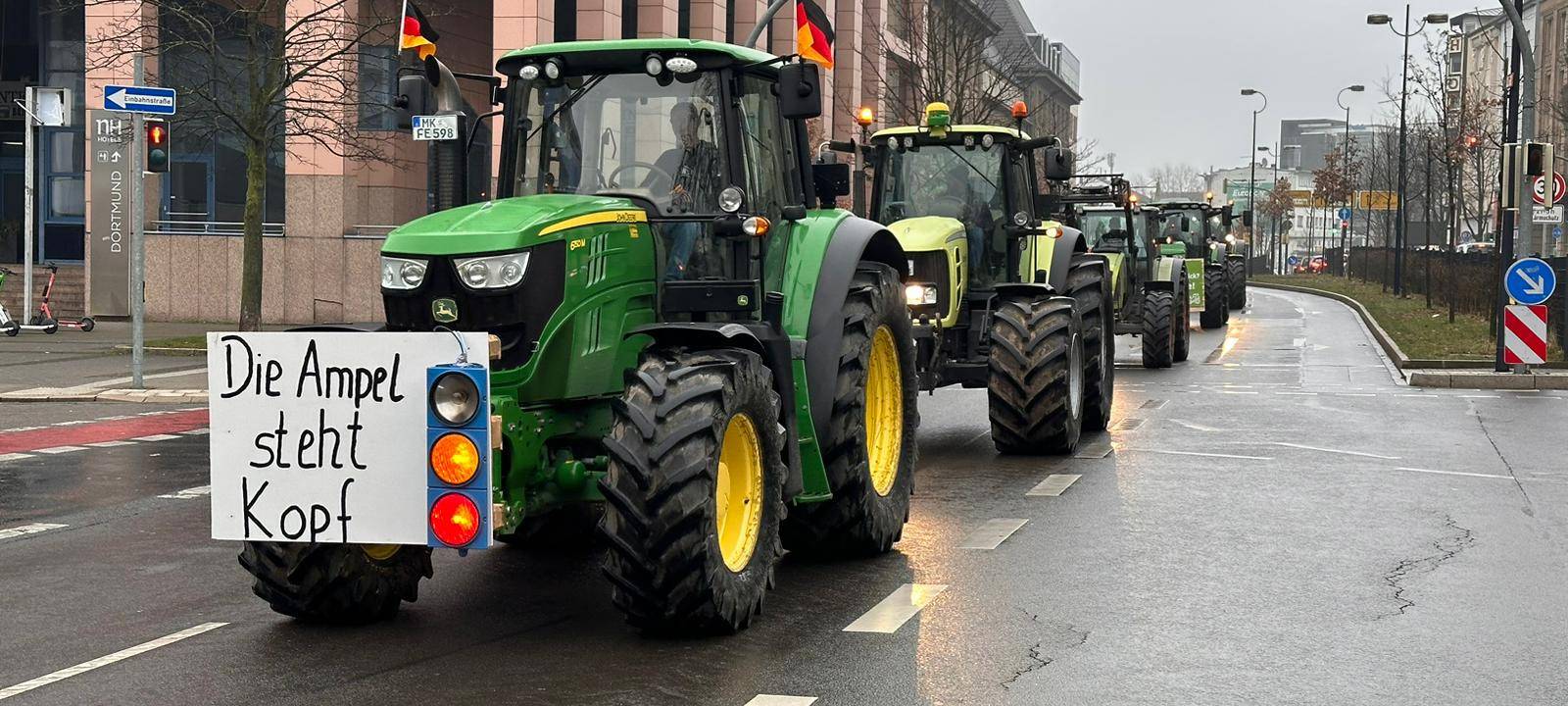 Dortmund: Trecker-Korso über den Wall