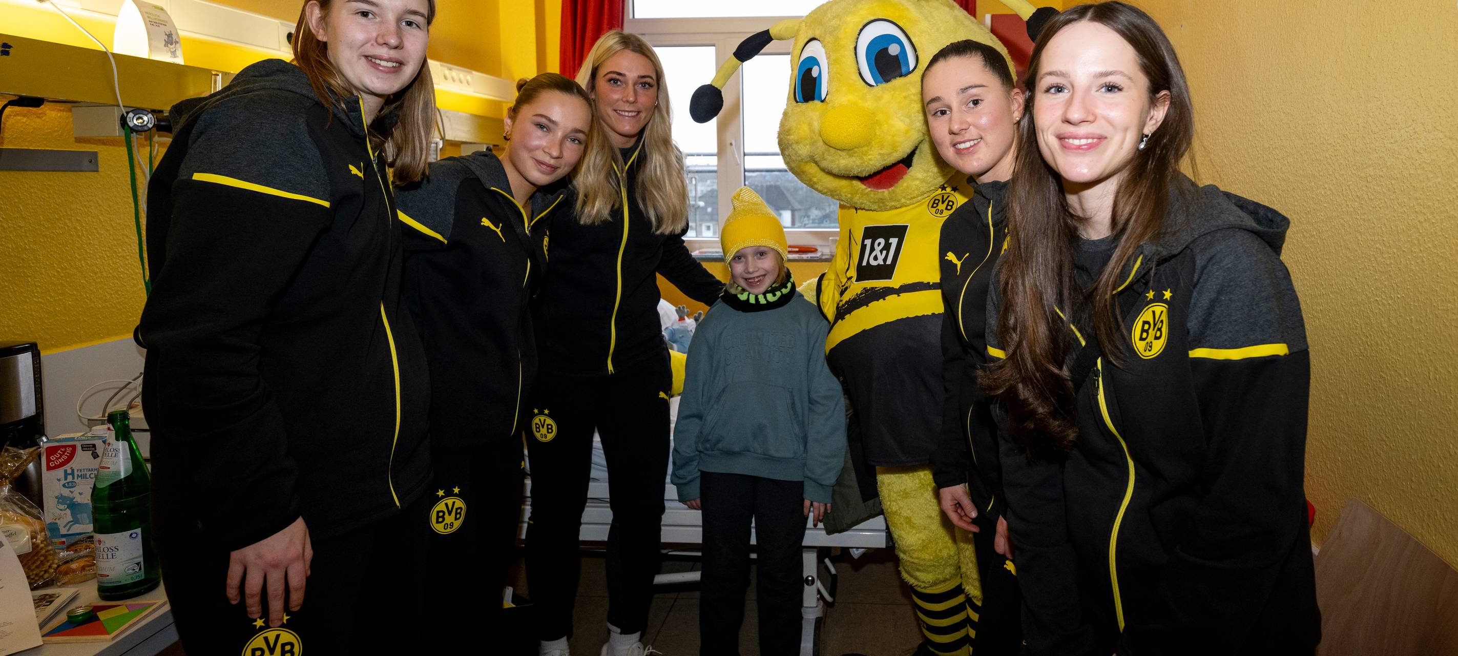 BVB besucht Kinder im Klinikum Dortmund