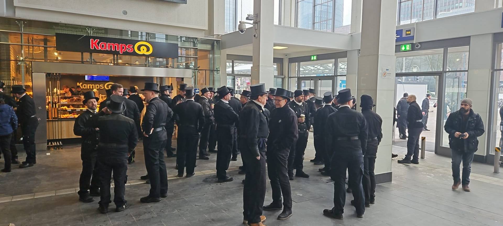 Schornsteinfeger verteilen Glück in Dortmund