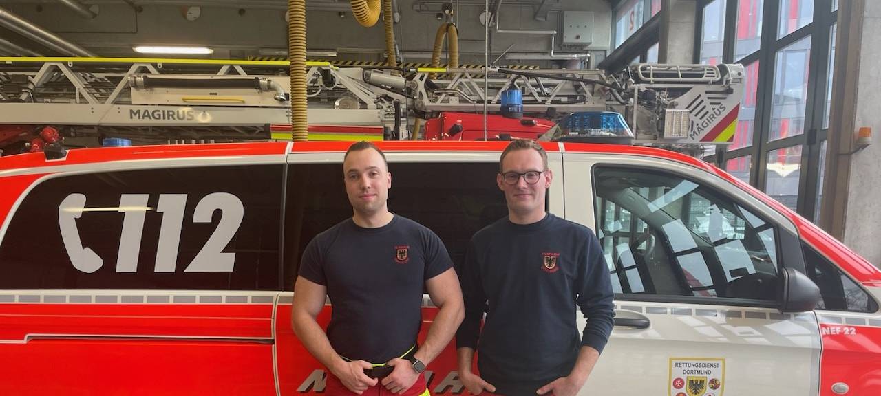 Baby direkt auf der Straße in Dortmund geboren: Sanitäter sind happy